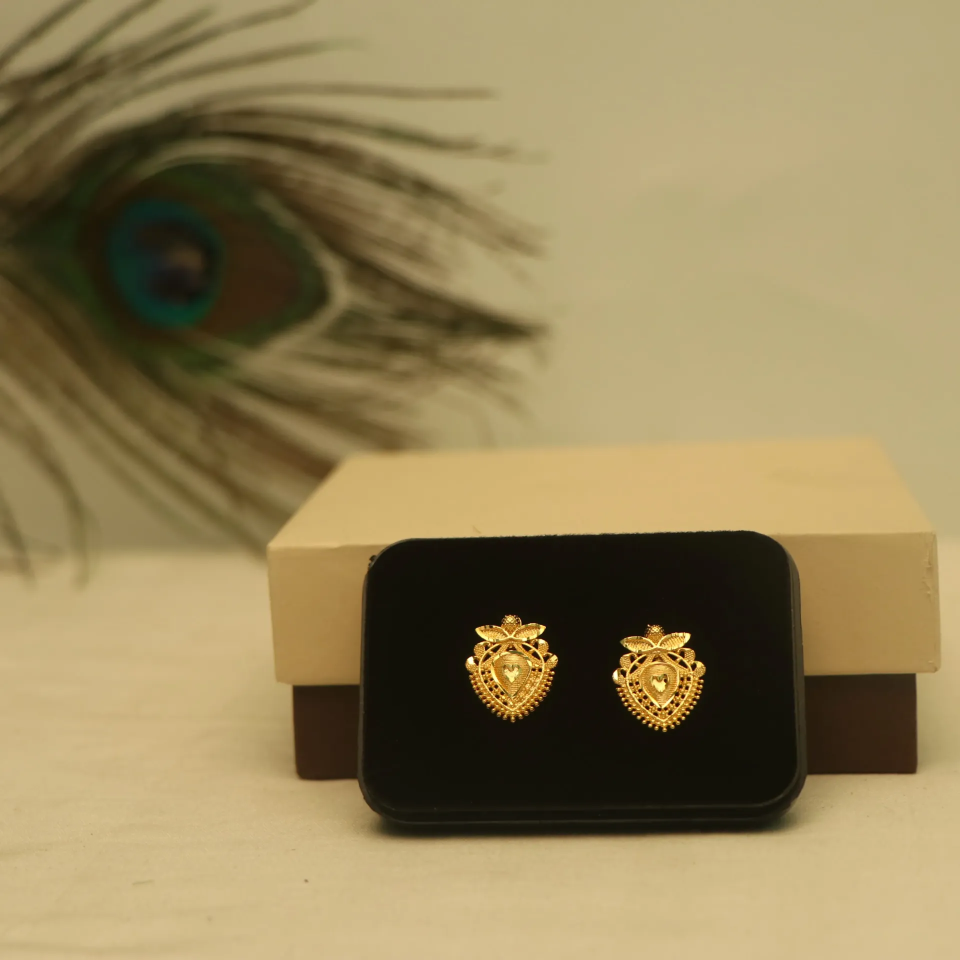 [EARINGS-00732] Arihant Hridaya-Kriti Filigree Gold Studs