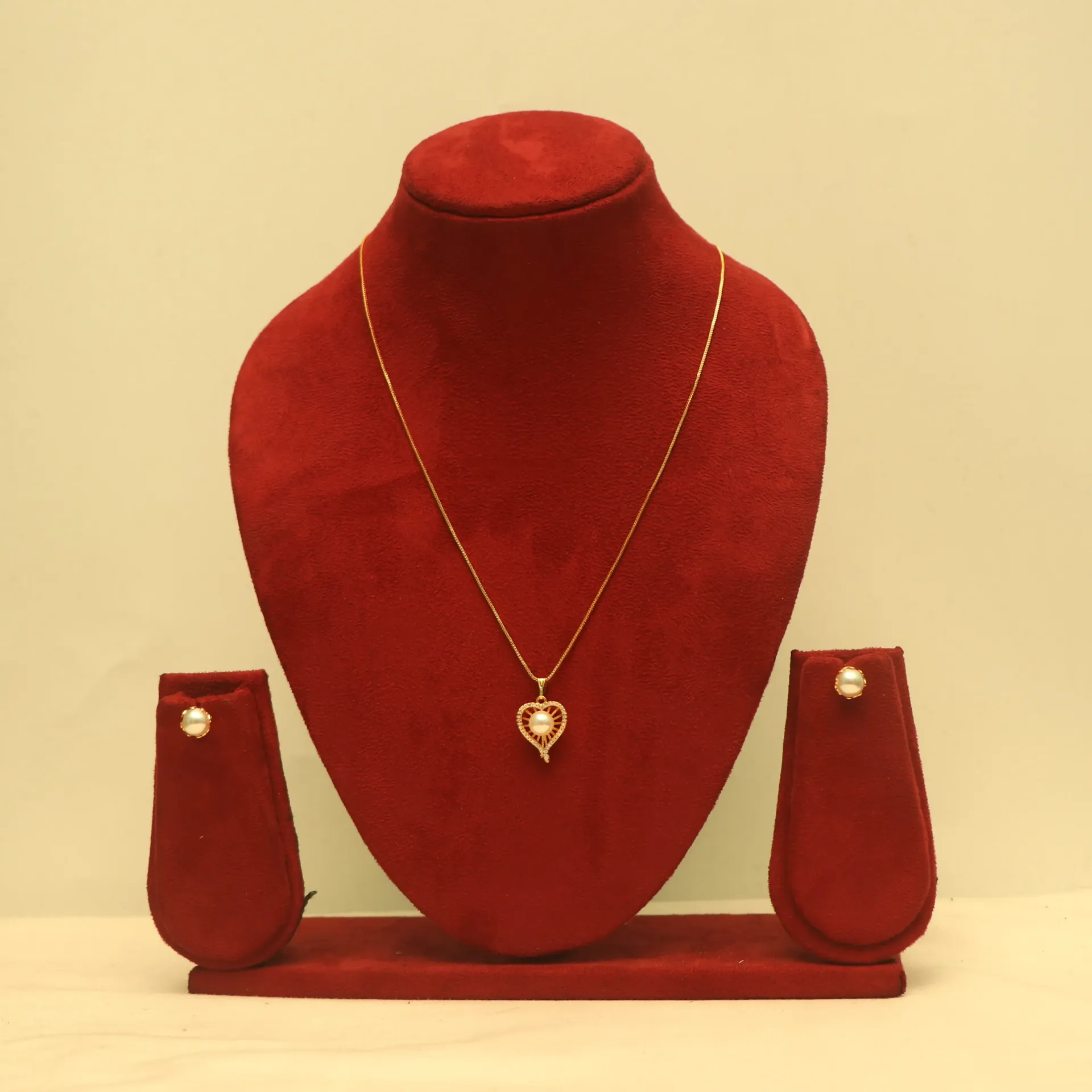 [NECKLACES-00758] Arihant Moti-Sagar Filigree Heart Locket & Studs
