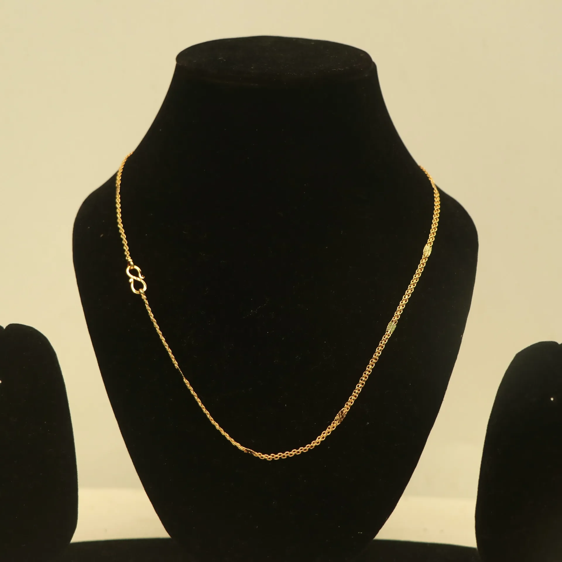 Arihant Modern Machine-Cut 22K Gold Chain