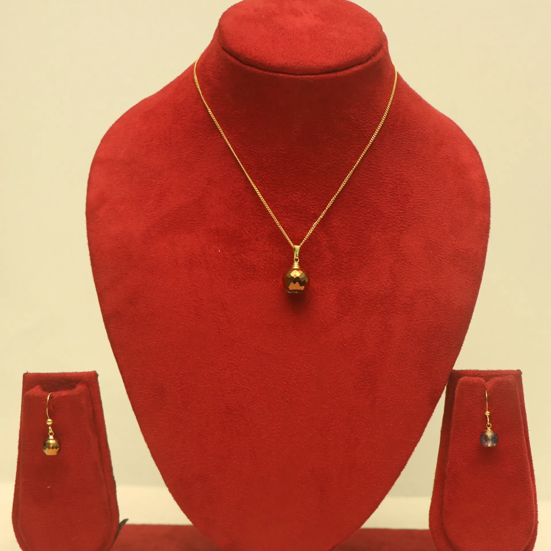 [NECKLACE-30040] Arihant Radiant Earth-Tone Geometrical Pendant & Earring Combo