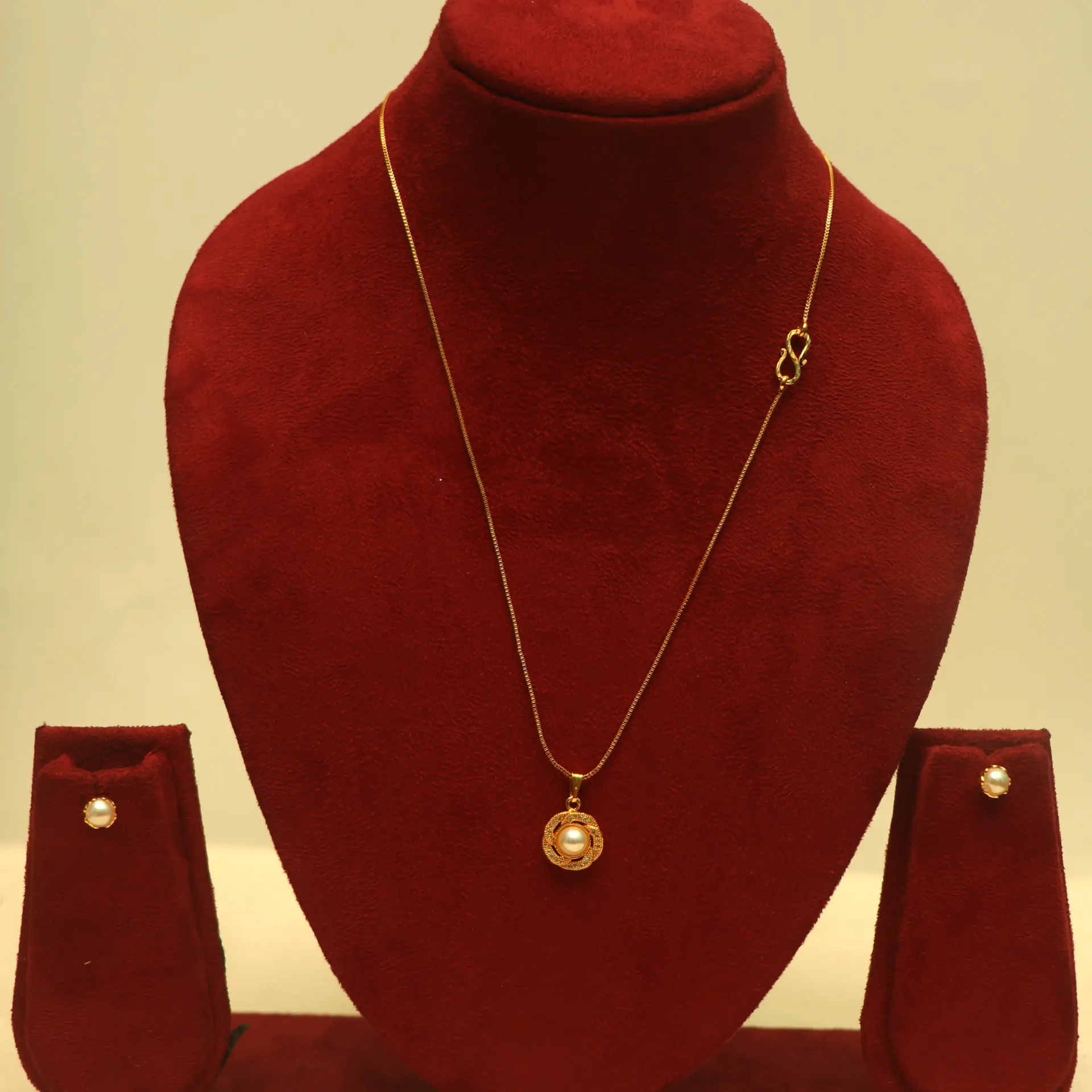 [NECKLACES-00790] Arihant Shimmering American Diamond Pendant And Necklaces Designer Set