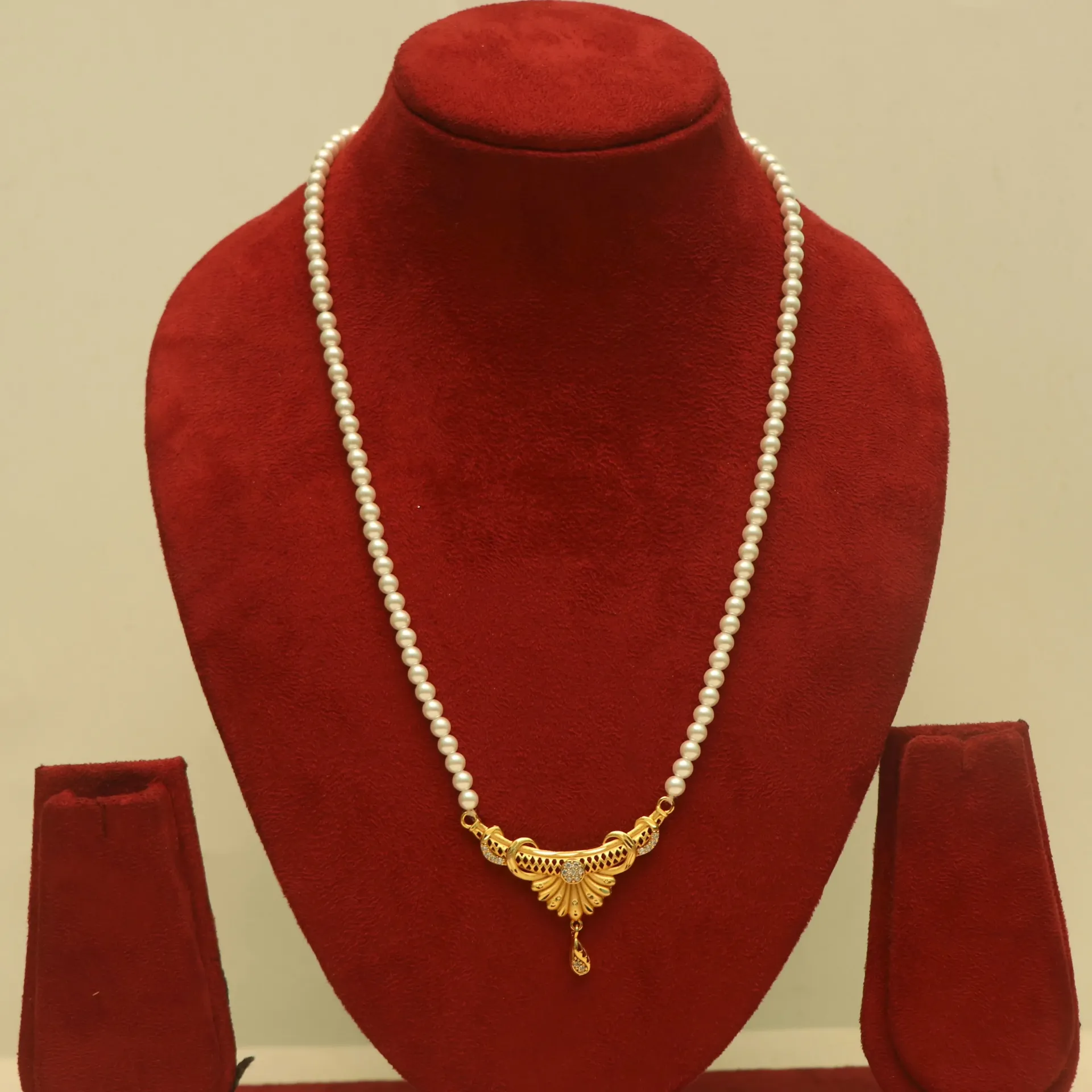 [NECKLACES-00792] Arihant Traditional Pearl Mala with Gold-Plated "Mayura" Filigree Pendant