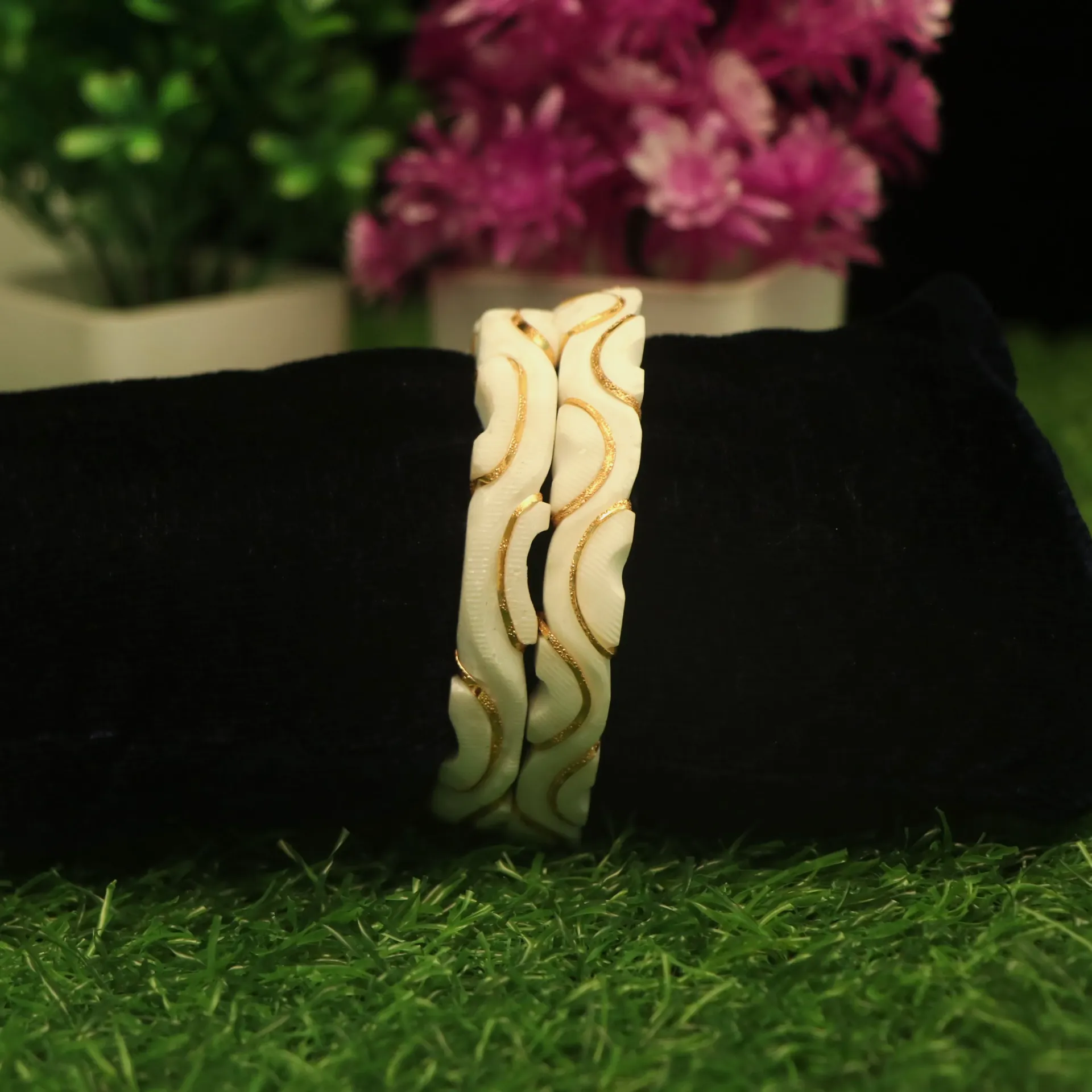 [BANGLES-00807] SS Leheriya Gold-Plated Shankha Pair (24)