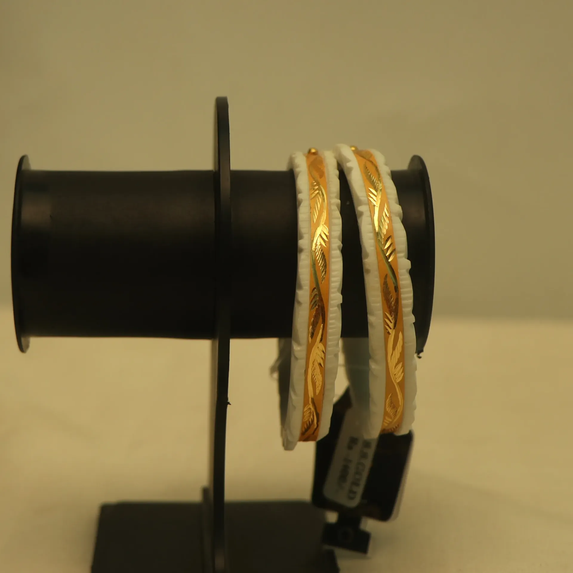 SS Vintage Gold-Bound Lattice Work Shankha Pair