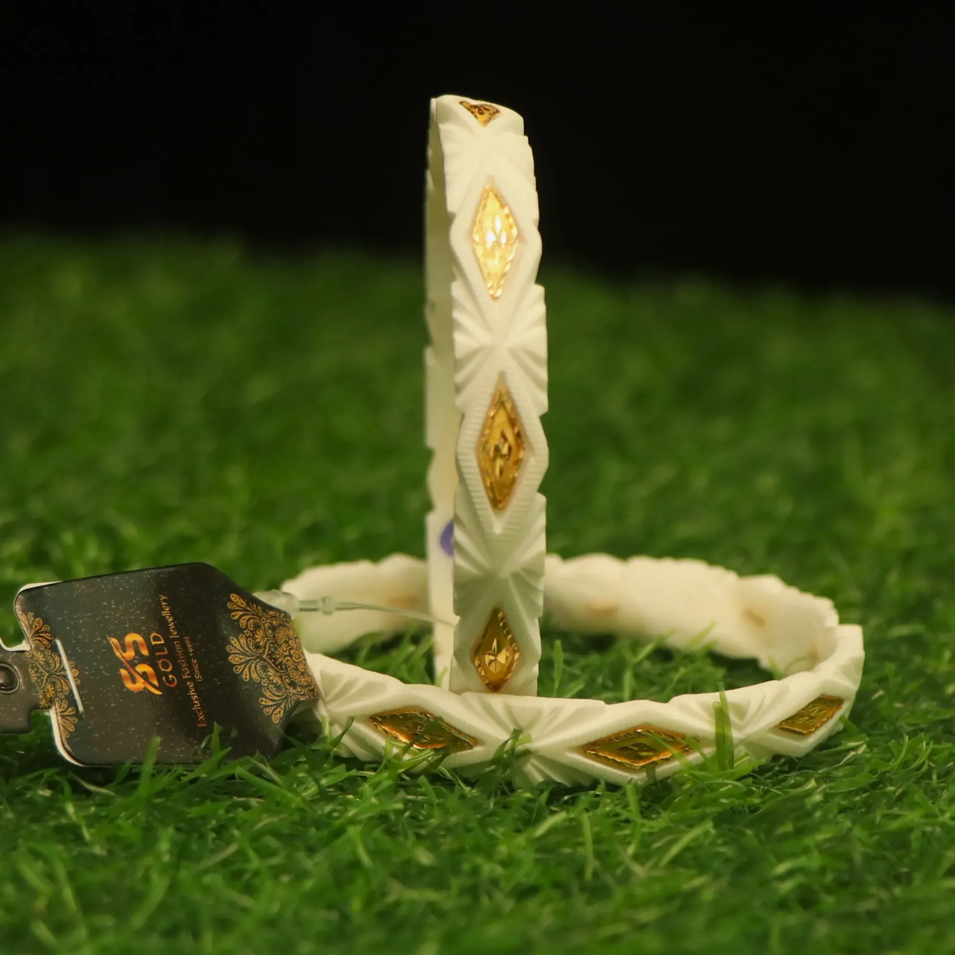 [BANGLES-00815] SS Gold-Inlay White Resin Original Shankha (26)