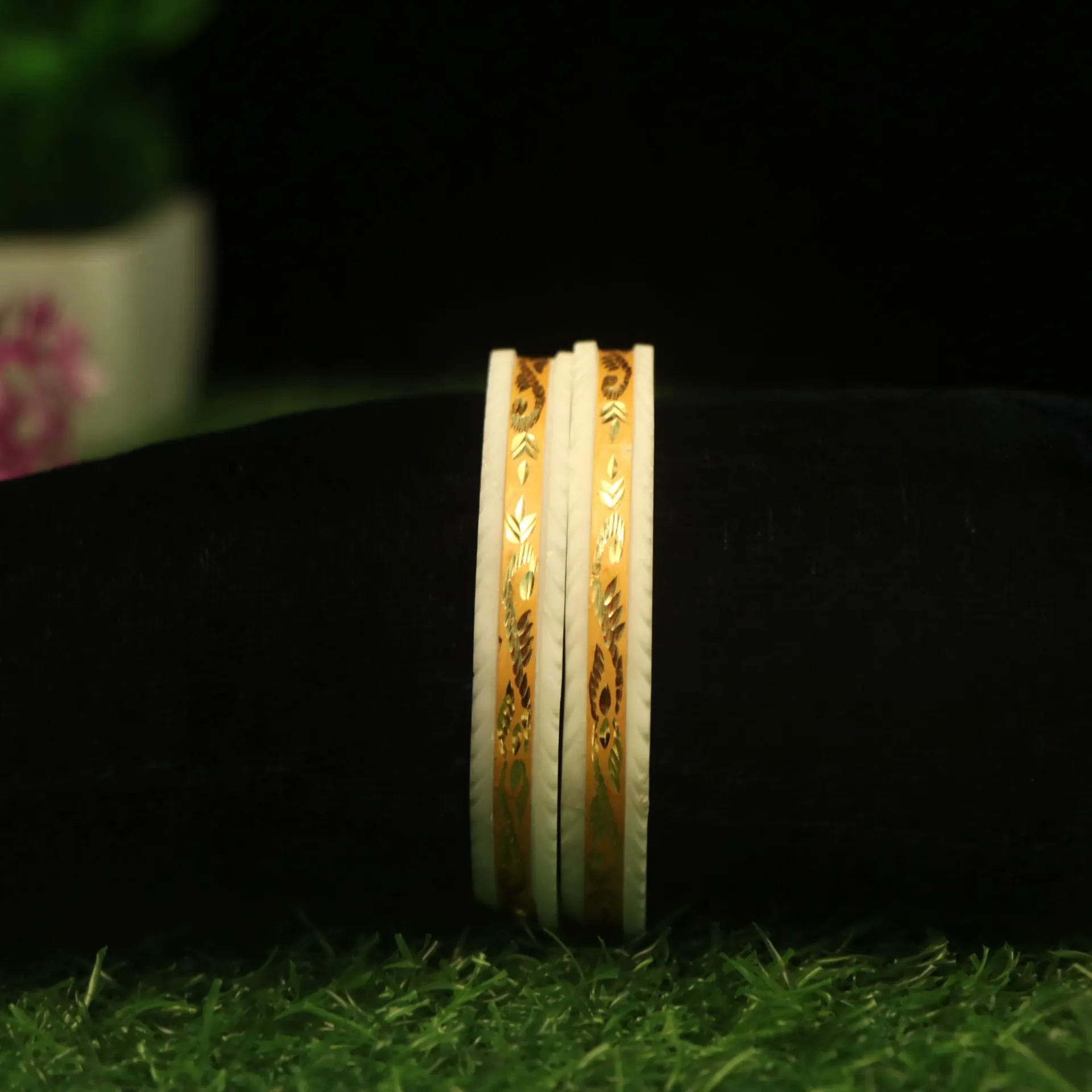 [BANGLES-00819] SS Leaf Motif Latapata White Bangle Original Shankha