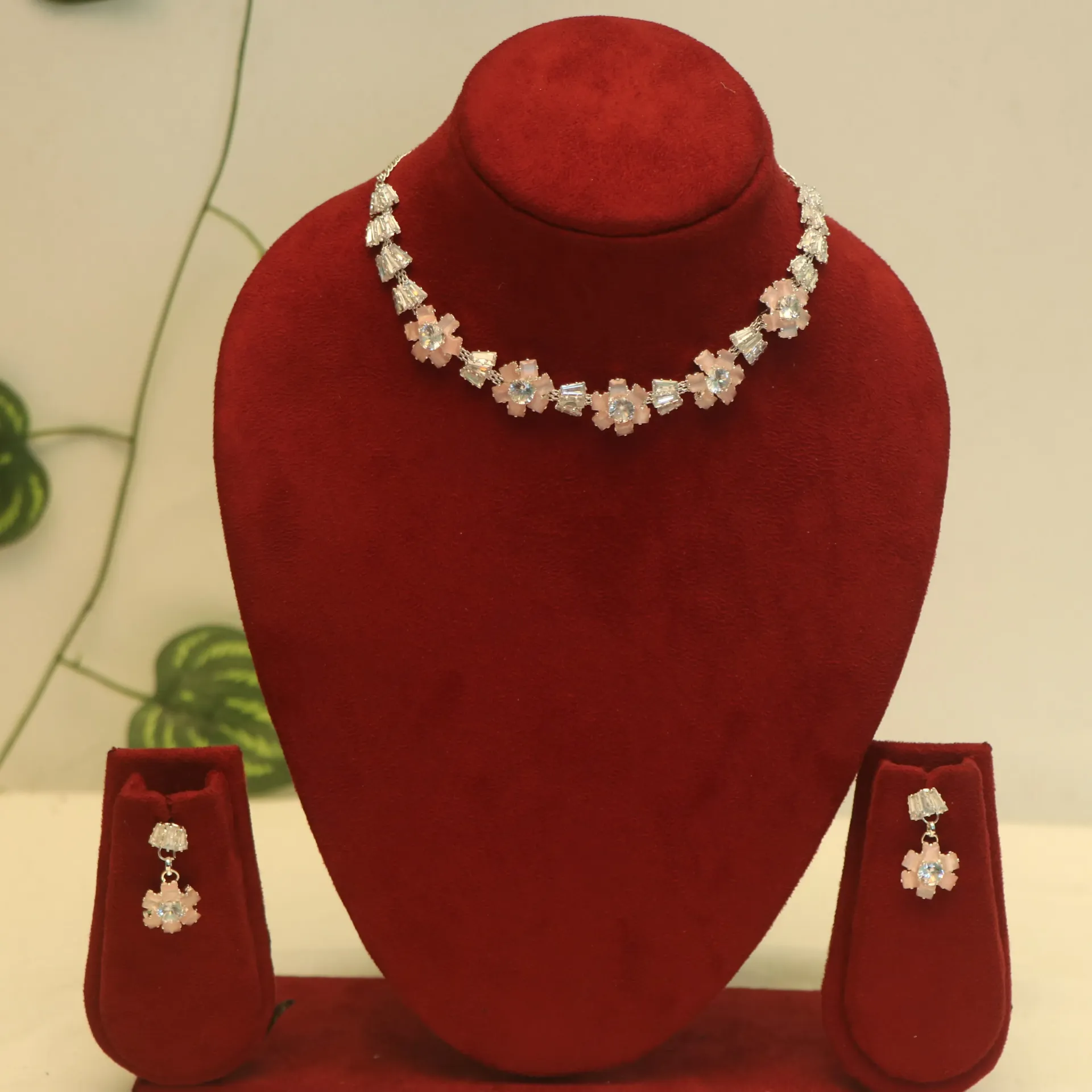 [NECKLACES-00827] SS Aiswarya Traditional Stone Studded Necklace Set