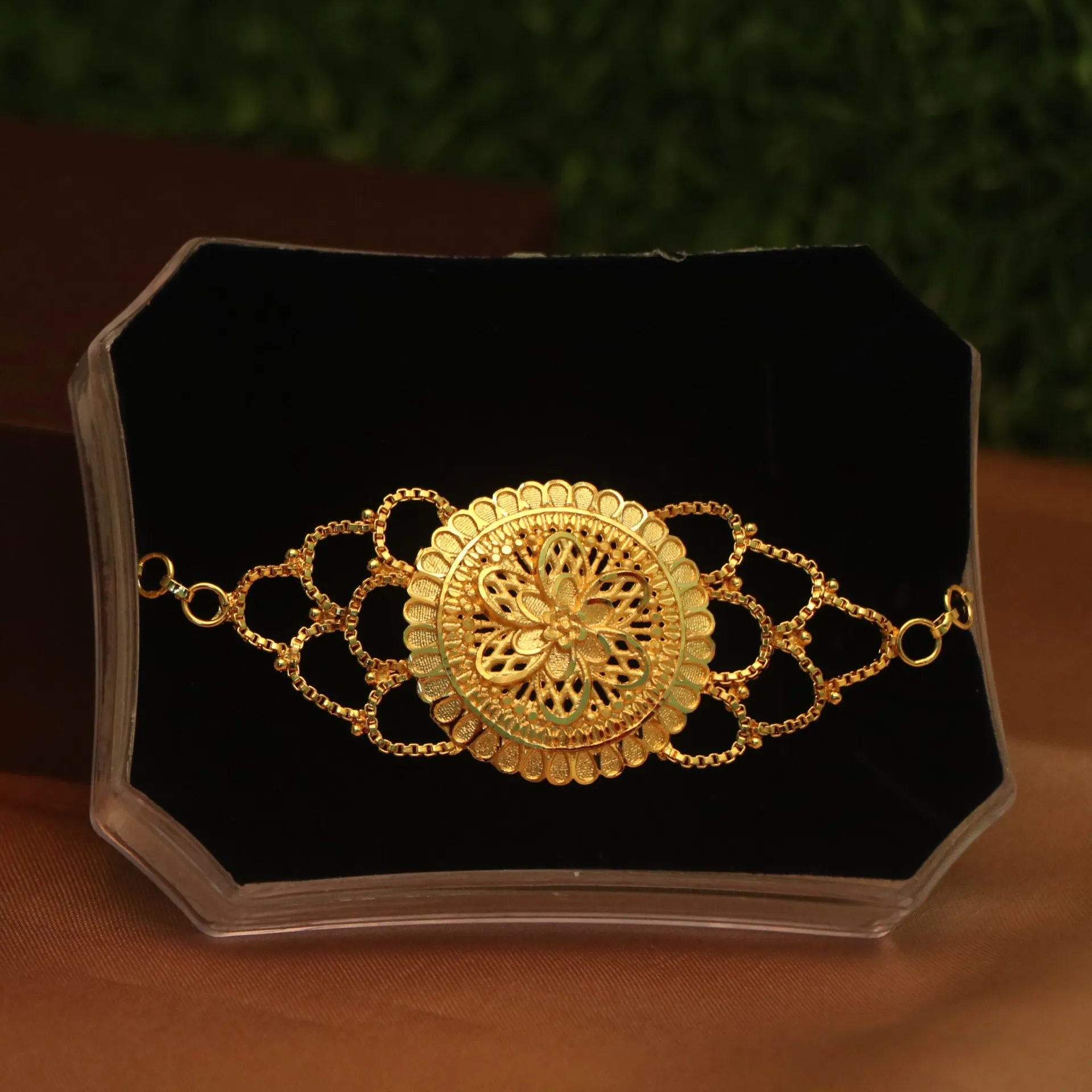 Shreehari Dil-Khush Floral Tiered Statement Mantasha