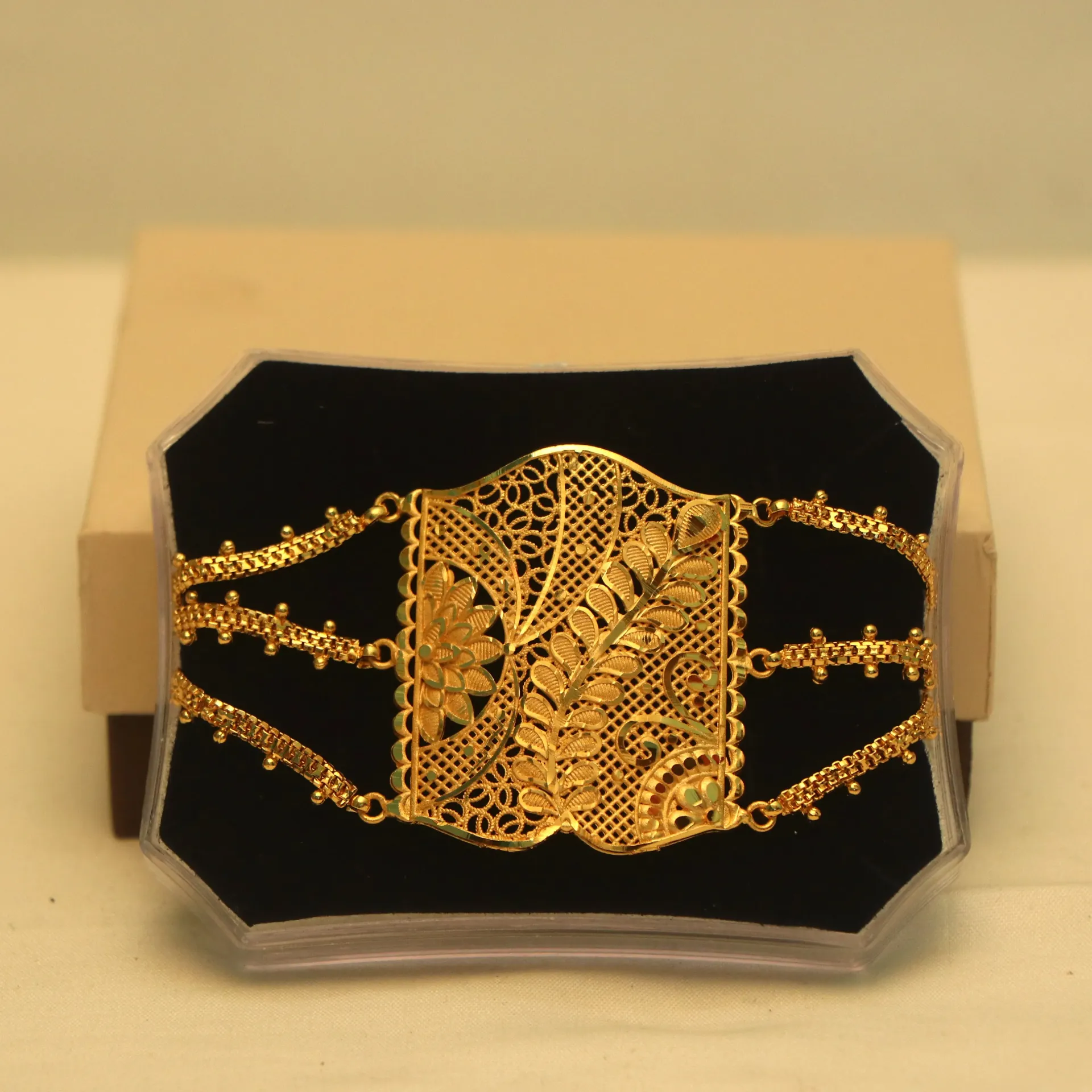 Shreehari Mayuri-Lata Intricate Jali Mantasha