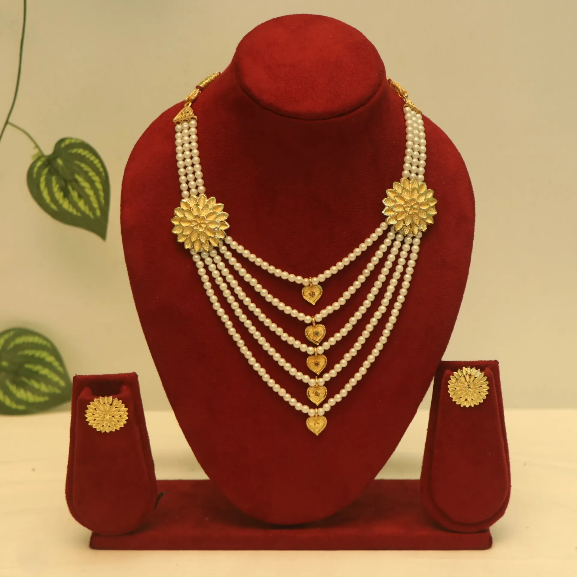 SS Swarna-Kamal 7-Flower Layered Pearl Necklaces Set
