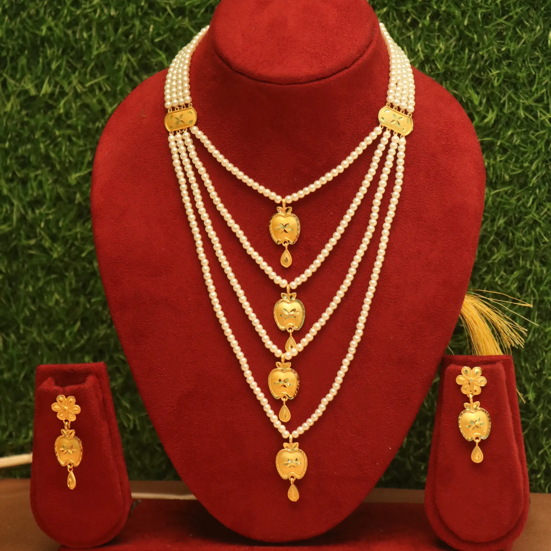 SS Apple Style Vintage Elegance 4-Layered Pearl Statement Sitahar