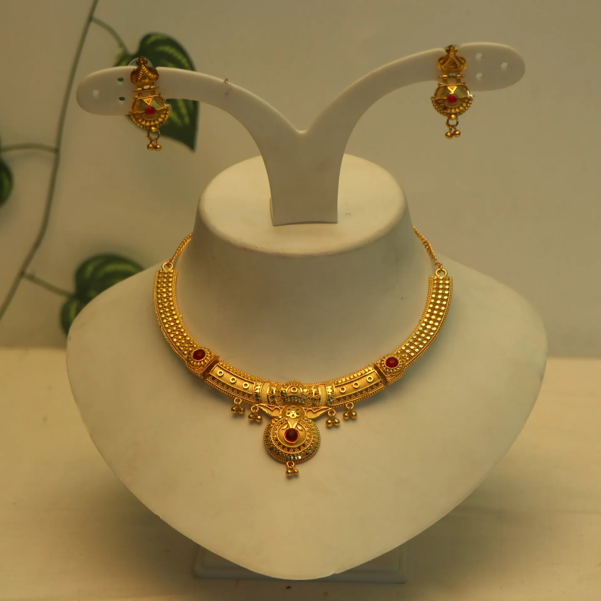 SS Samragni Gold-Plated Granulated Collar Set