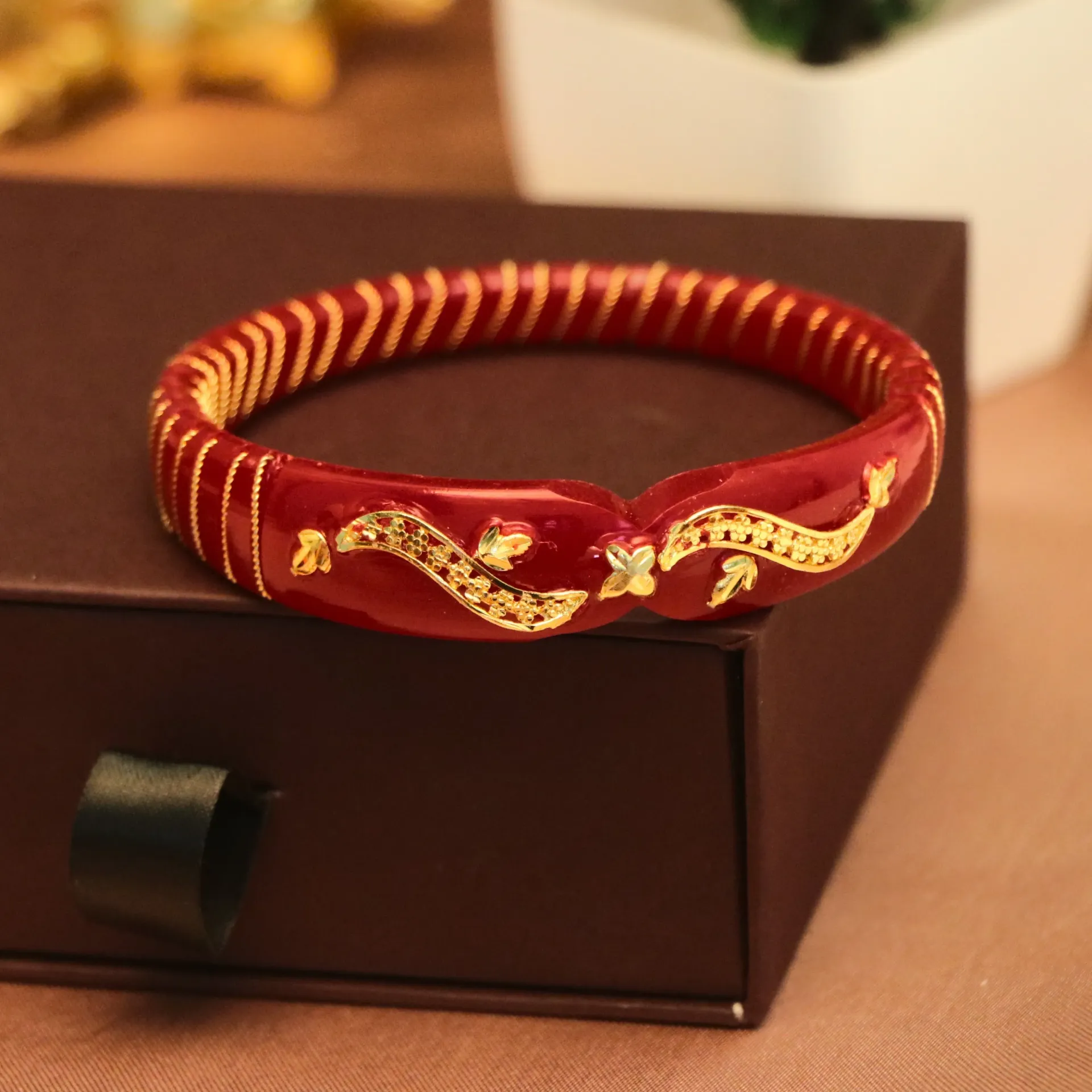 [BANGLES-00890] Shreehari Floral Pola Badhano Bangle with Gold Wire Wrap