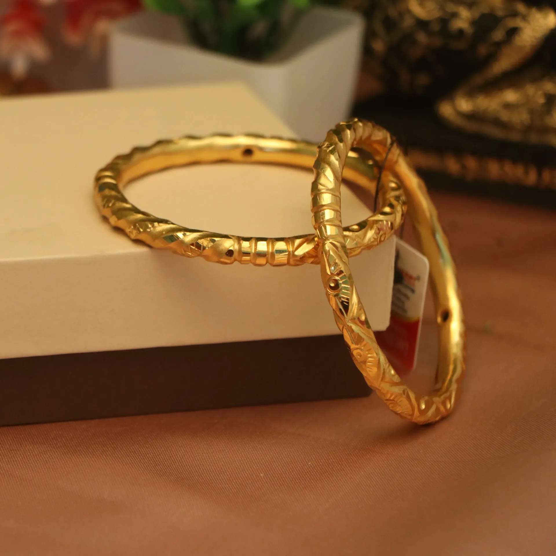 Arihant Daily Elegance Etched Gold Plated Bangle