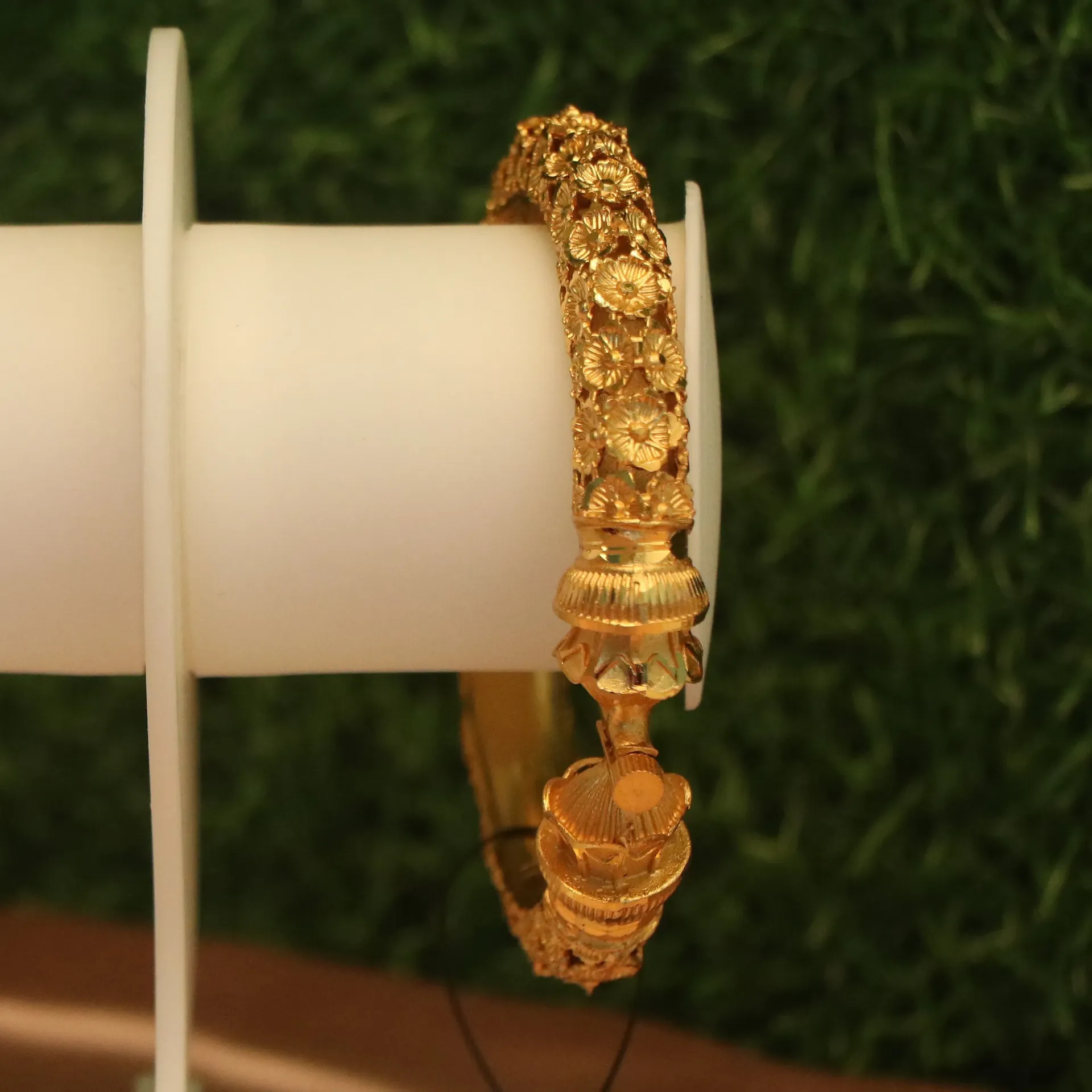 [BANGLES-00904] Arihant High-Polish Flower Cluster Gold Plated Bala (24)