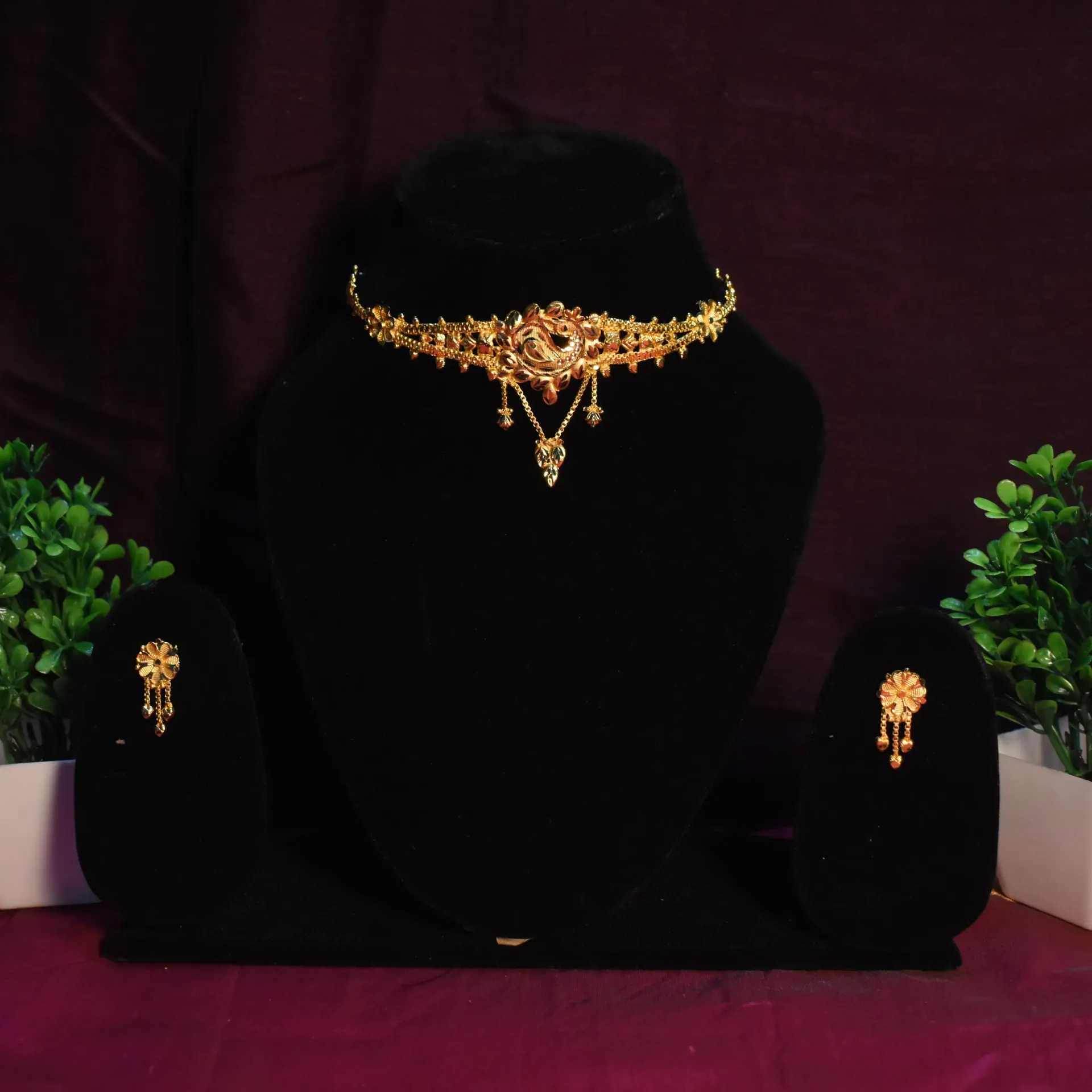 [NECKLACES-00062] Shreehari Rajsi Mayura Antique Gold Choker Set