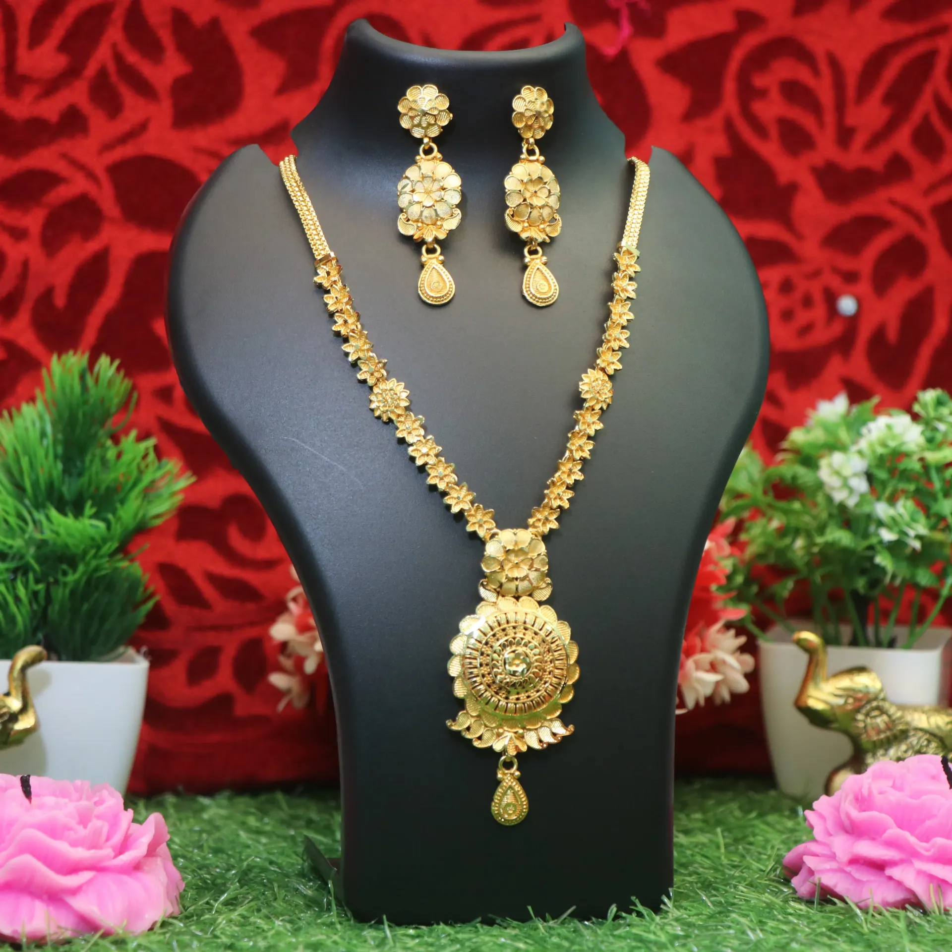 [NECKLACES-00067] Arihant Elegant Gold-Tone Sunflower-Inspired Ethnic Jewellery Set