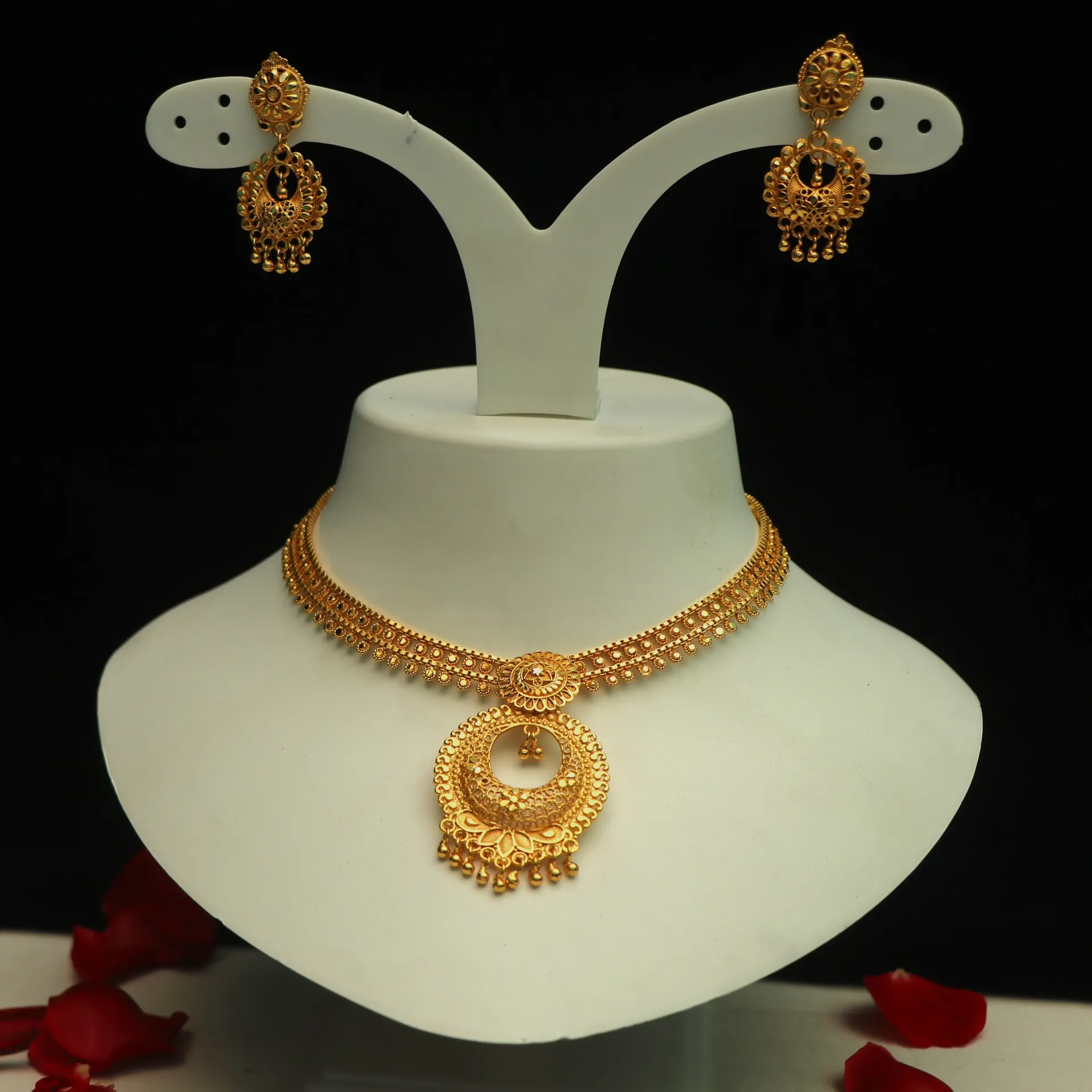 [NECKLACES-01102] Arihant Alloy Gold-Plated Necklace Set
