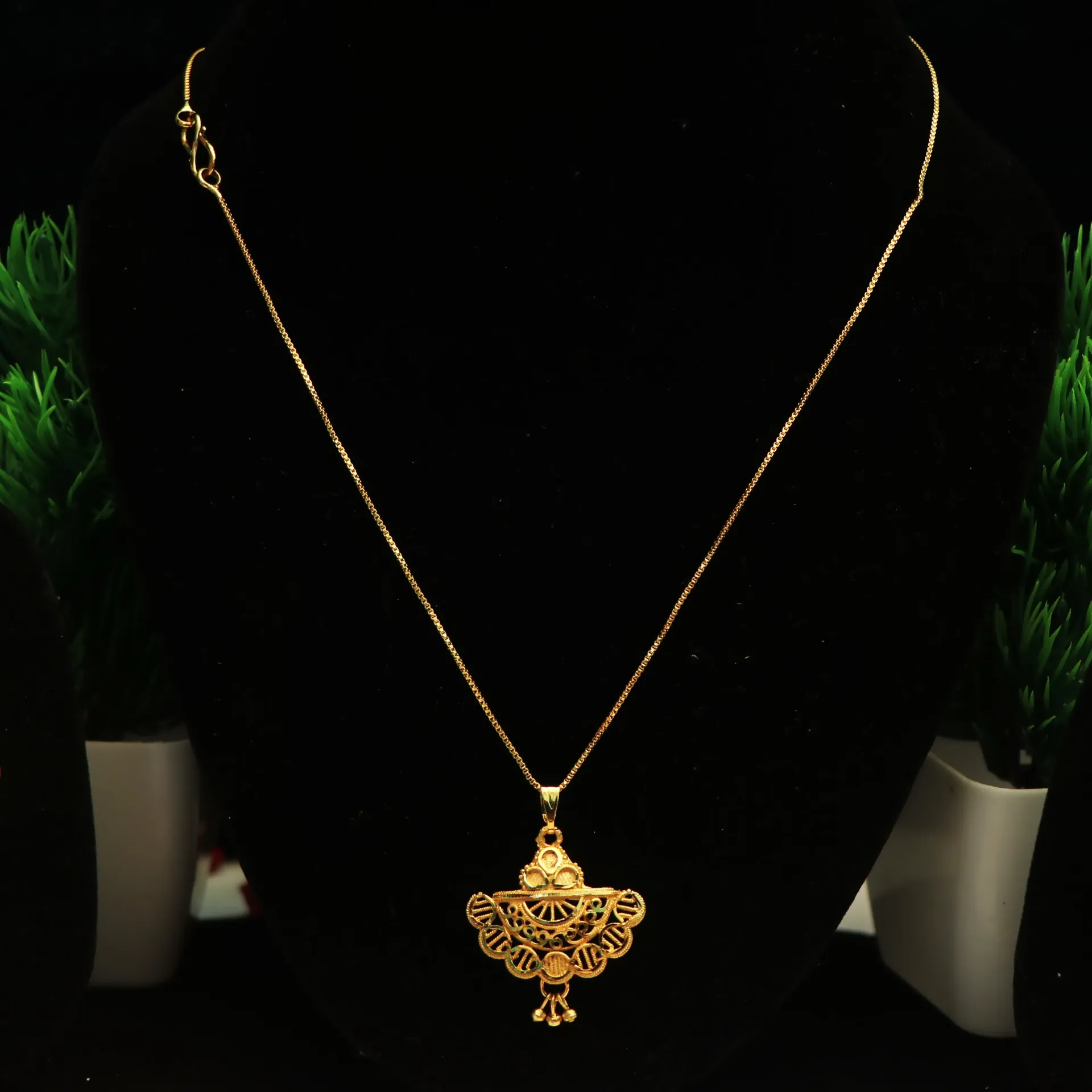 [NECKLACES-01103] Arihant Golden Aura Festive Wear Pendant Necklace Set