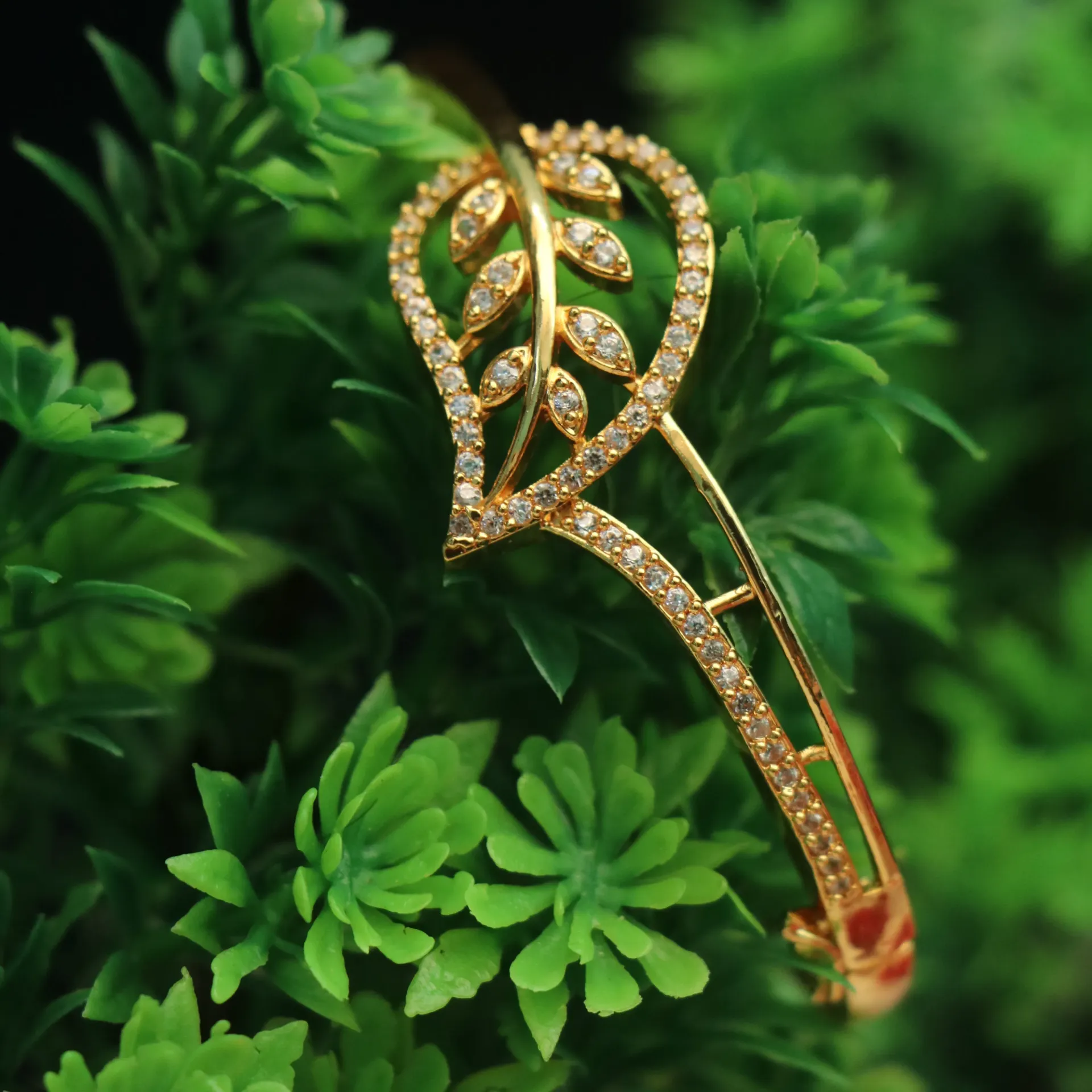 [BRACELETS-00102] Arihant Gleaming Leaf-Skeletal American Diamond Bracelet