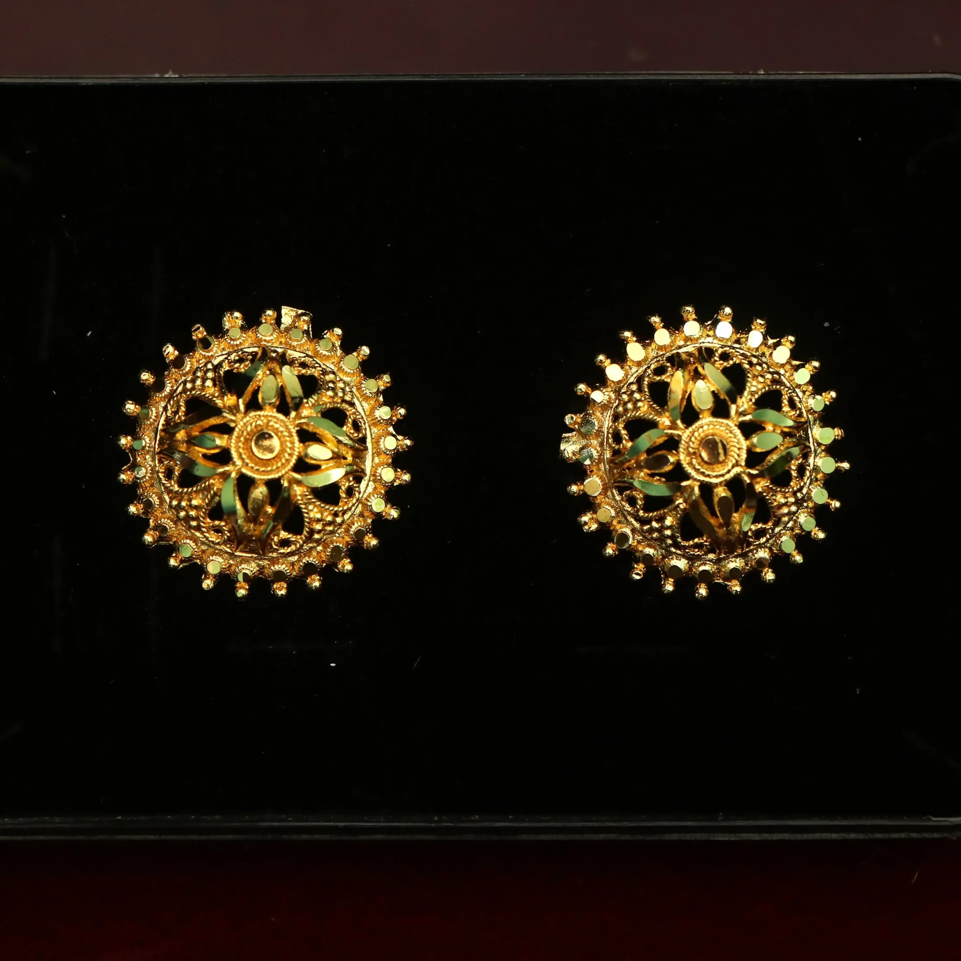Arihant Circle of Grace Nakshi Earrings