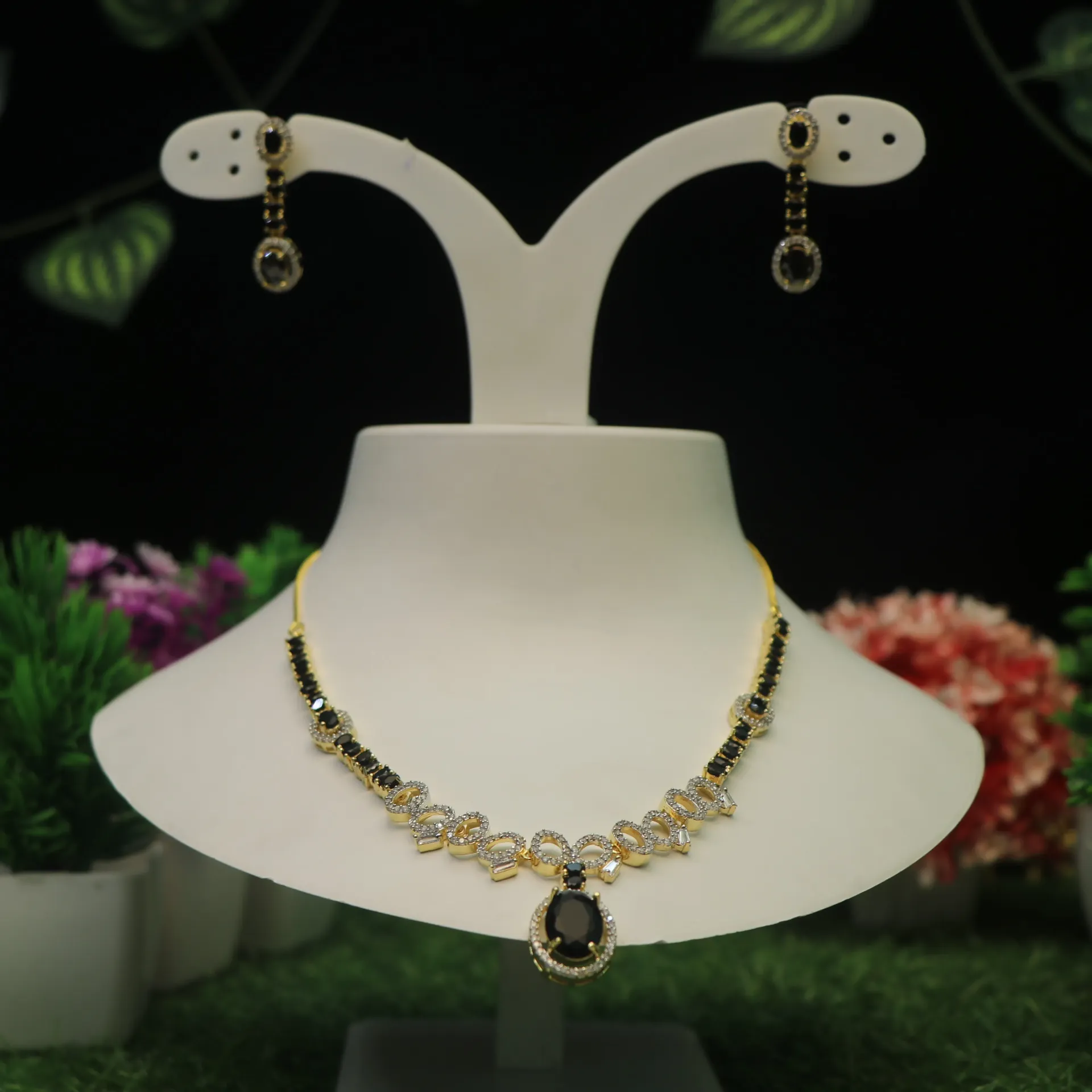 AD Glistening Onyx-Hued Fashion Necklace for Special Occasions