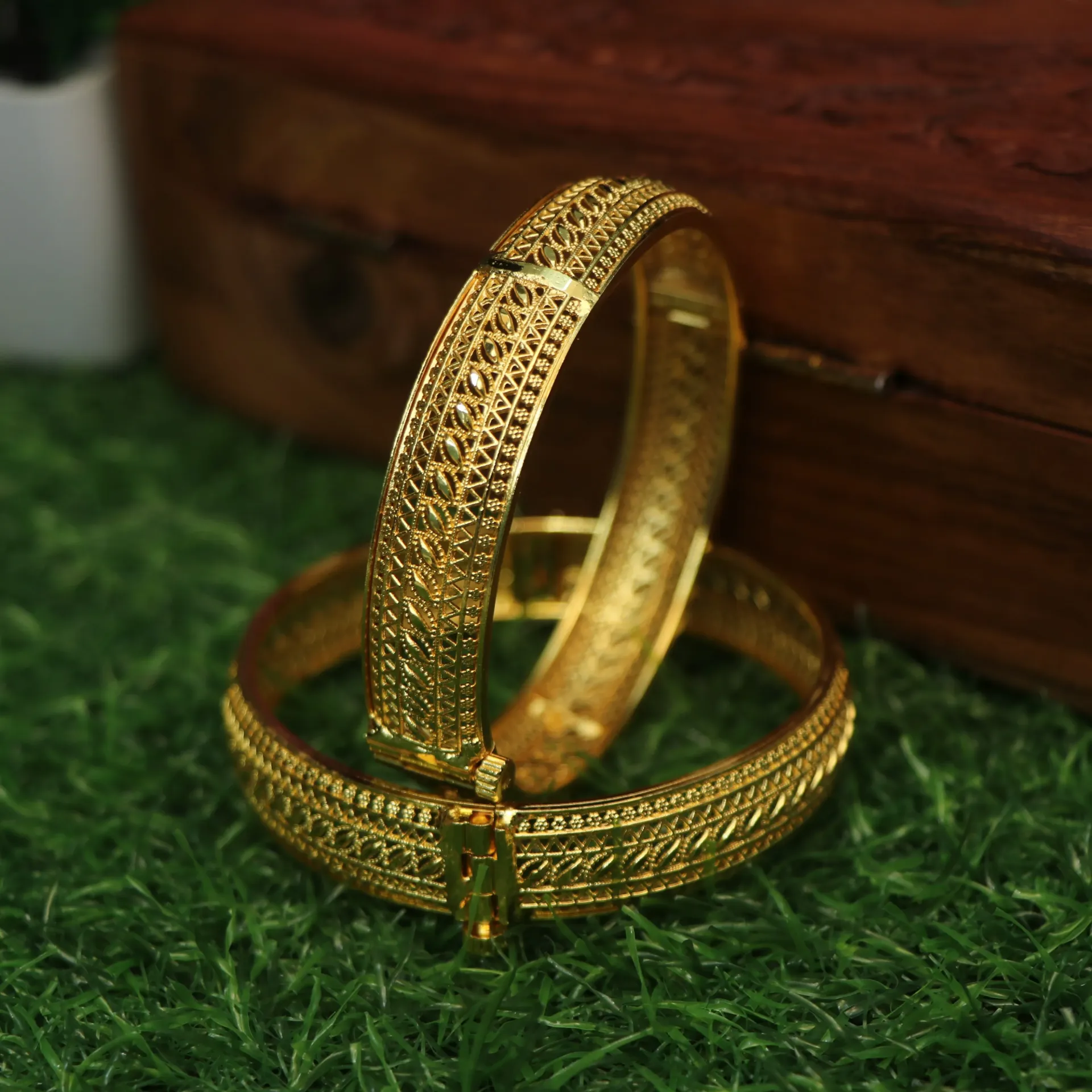 LT Golden Filigree Mesh Leaf Bangle