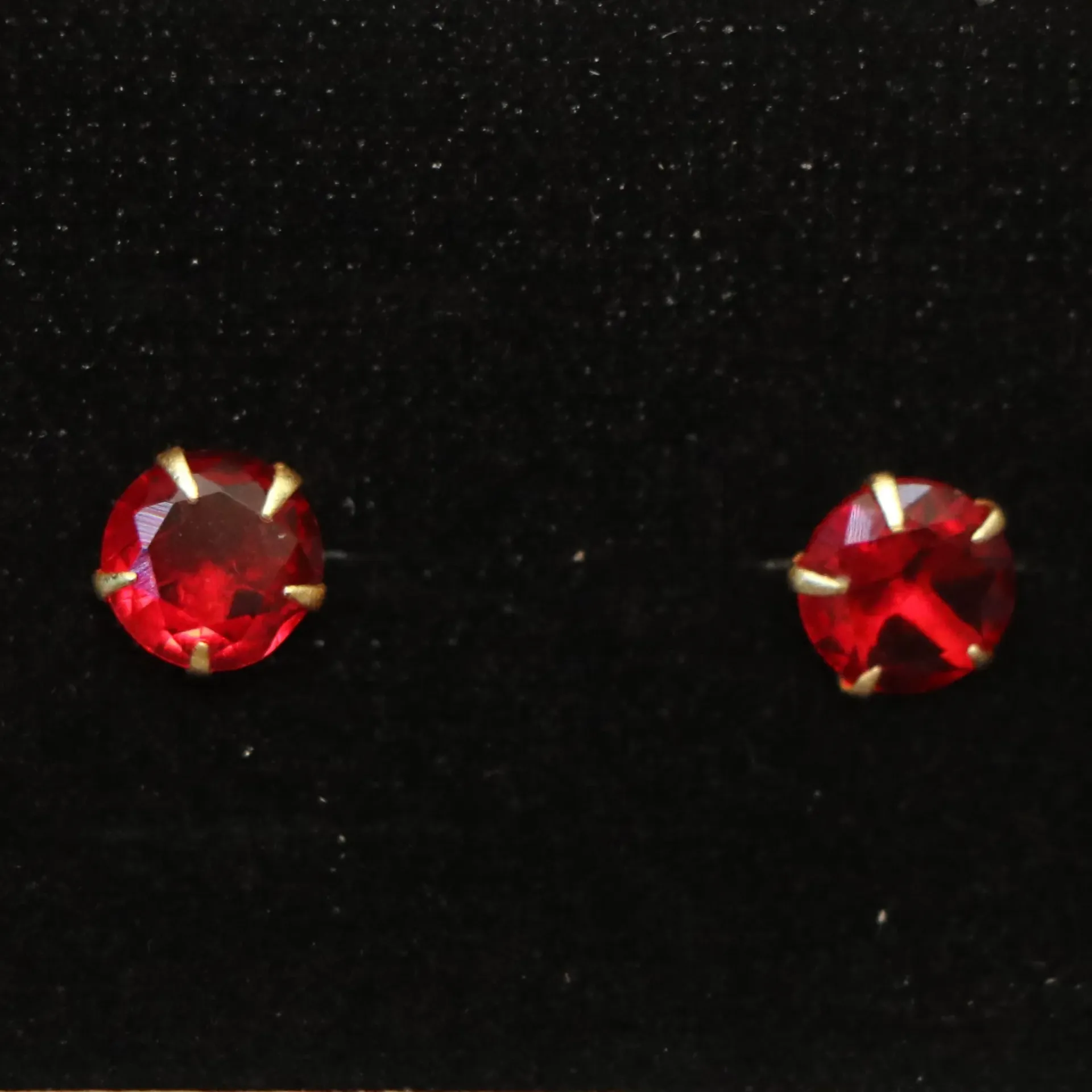 LT Ruby Red Round Crystal Ear Tops