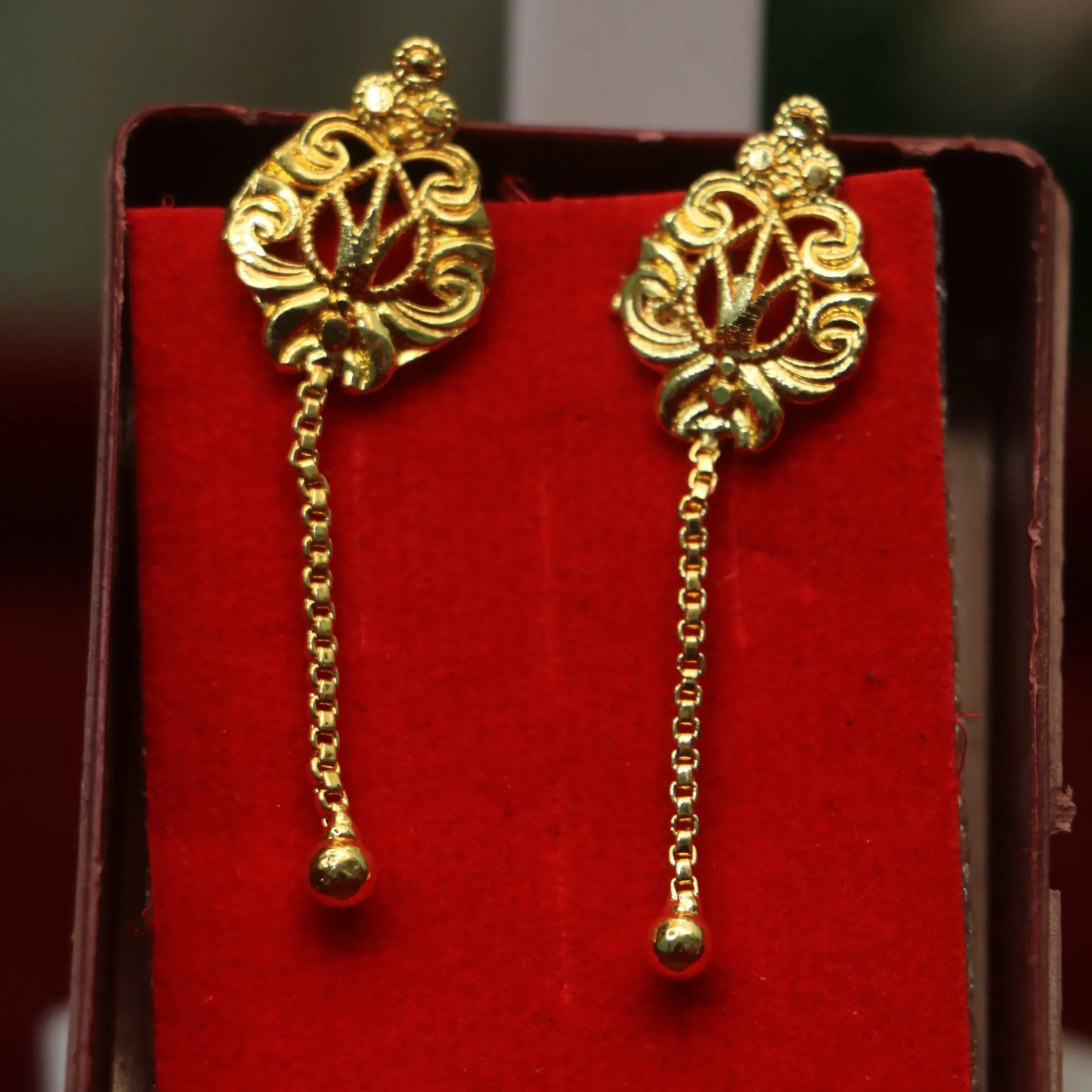 [EARINGS-00266] LT Floral Motif Triple-Chain Drop Earrings with Heart Charms