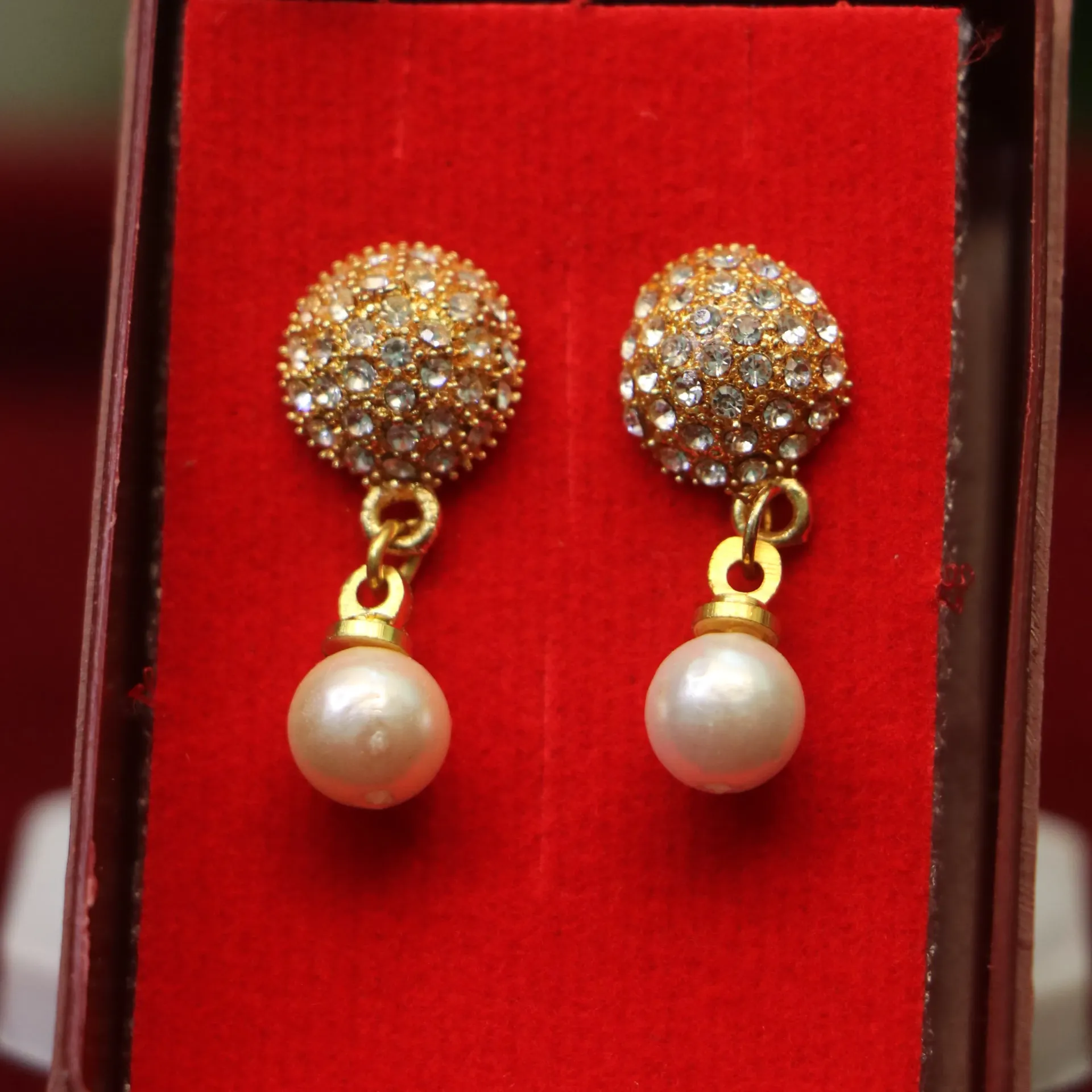 [EARINGS-00270] Stellar Crystal-Studded Teardrop Frame Earrings