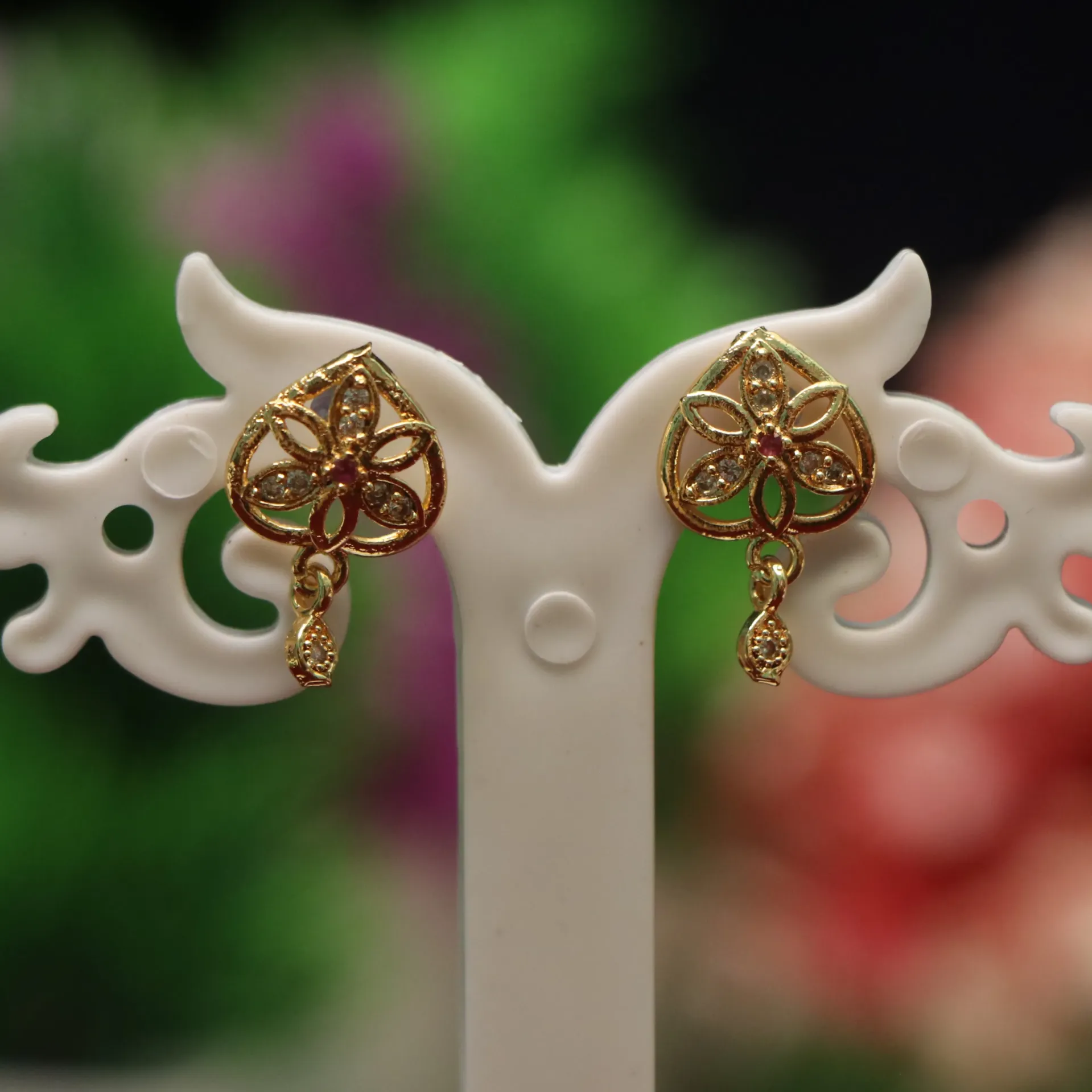 [EARINGS-00284] LT Romantic Heart-Lattice Ruby Accents