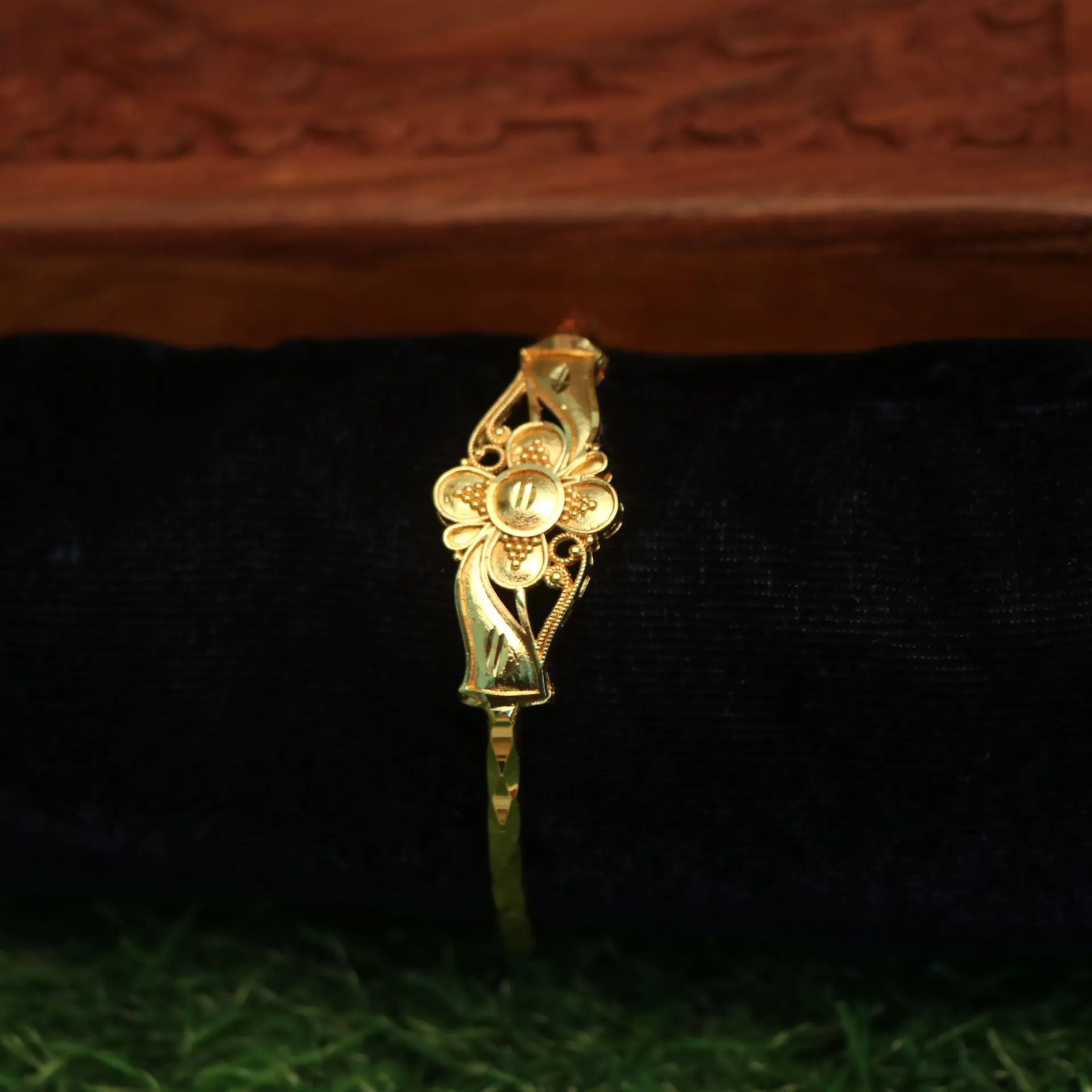 LT Granulated Flower Centerpiece Bracelets