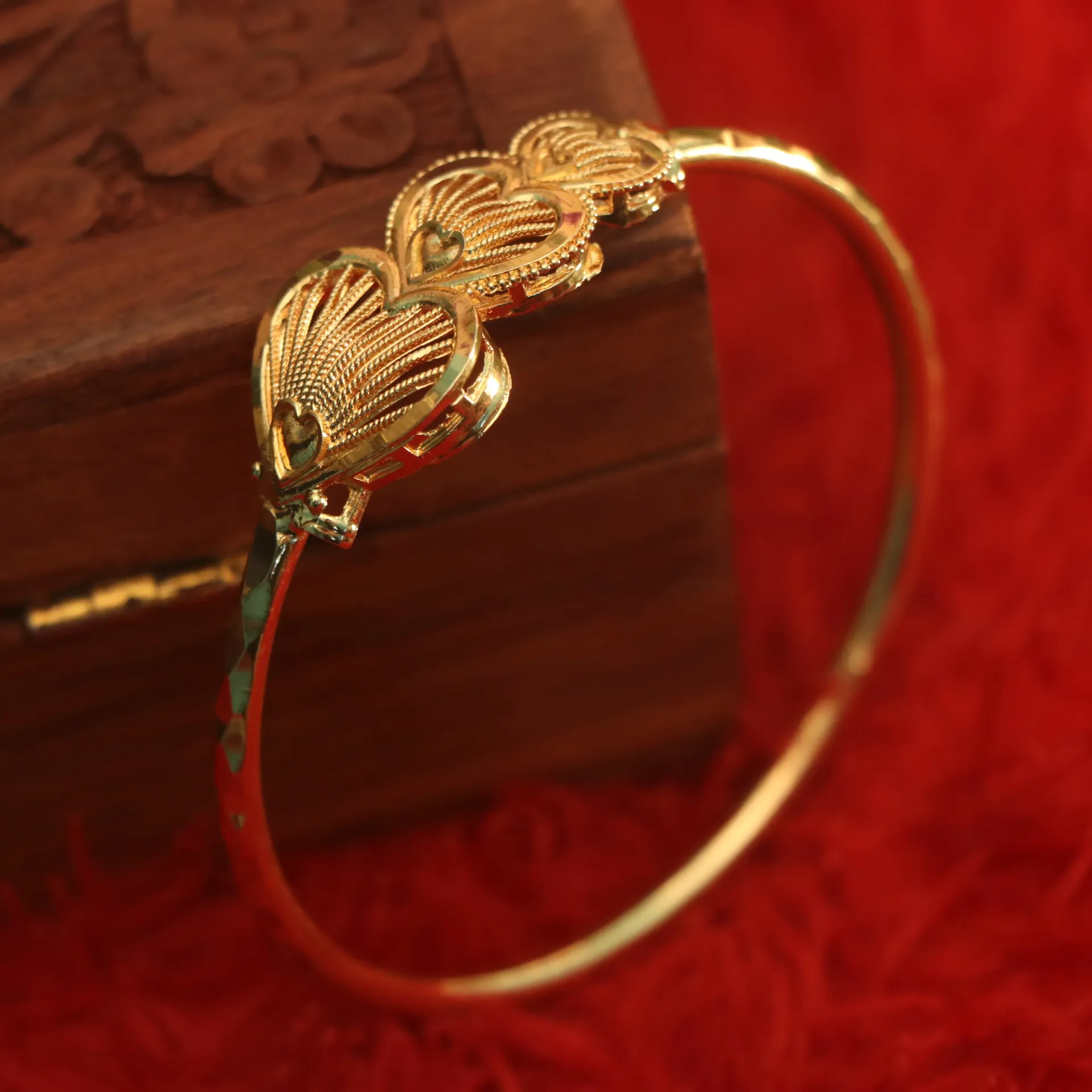 LT Golden Bloom Heart Intricate Floral-Arch Single Bracelets