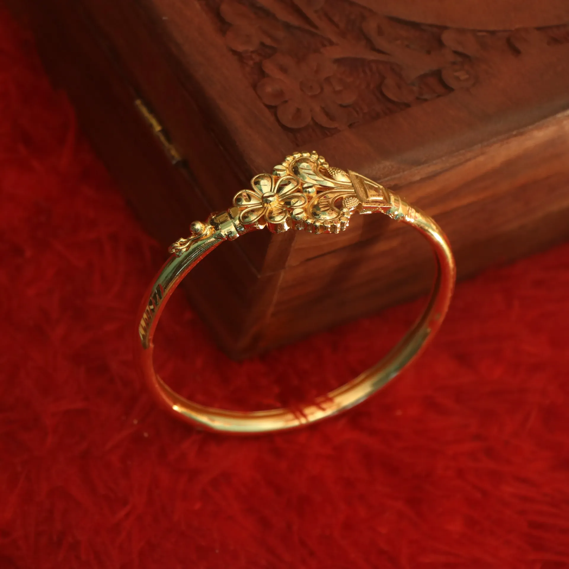 [BRACELETS-00301] LT Linear Lattice Gold-Toned Braceles