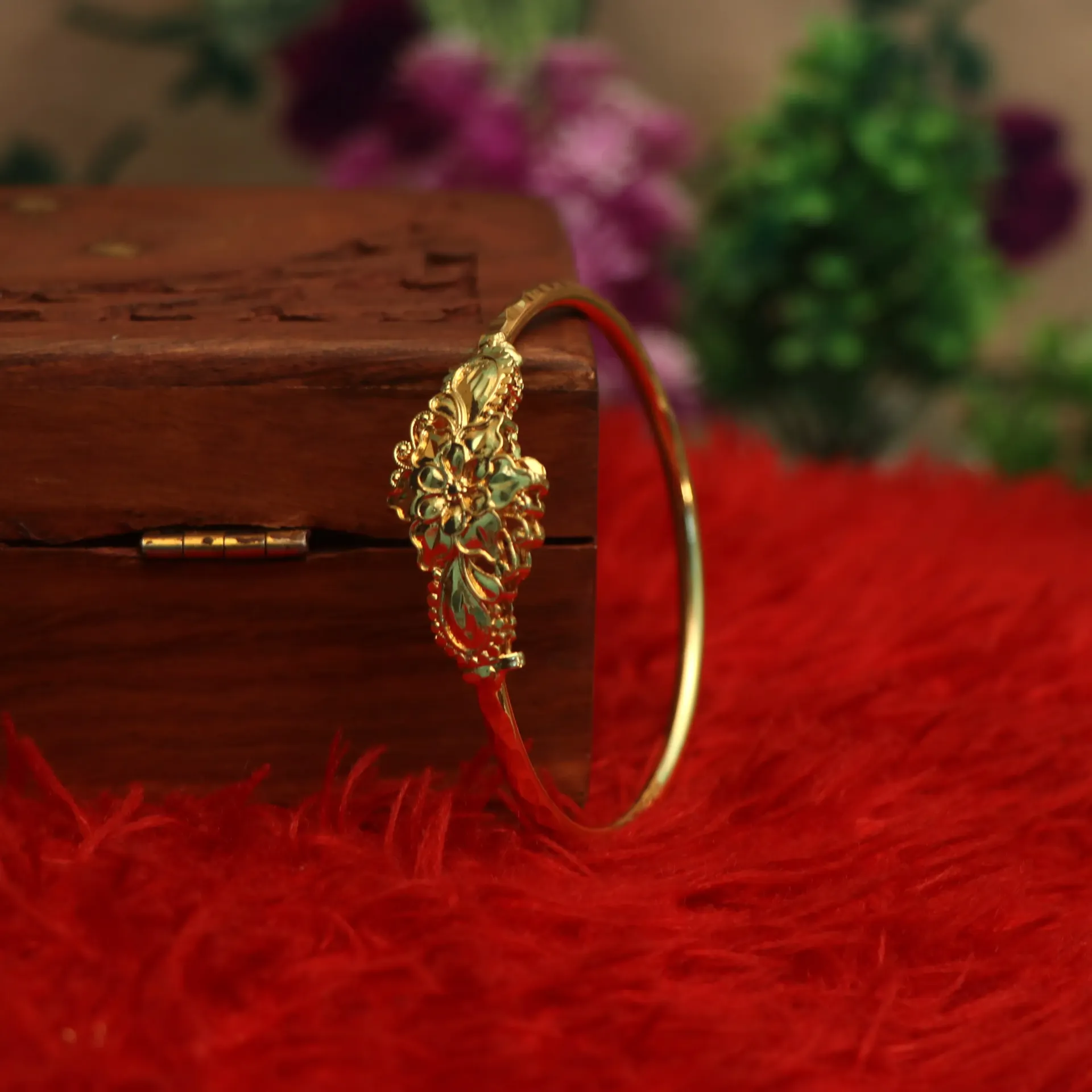 [BRACELETS-00303] LT Royal Medallion Sunburst Gold-Toned Bracelets