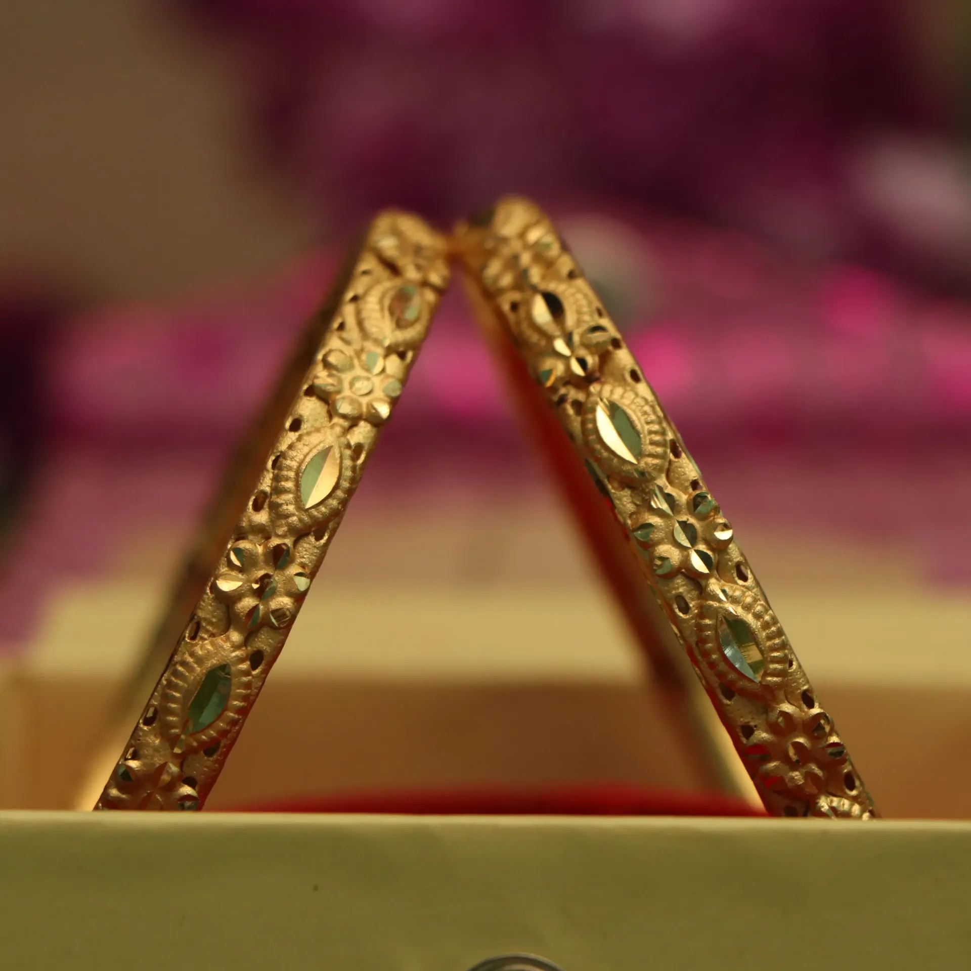 [BANGLES-00307] LT Gala-Night High-Polish Star-Cut Gold Bangle Set