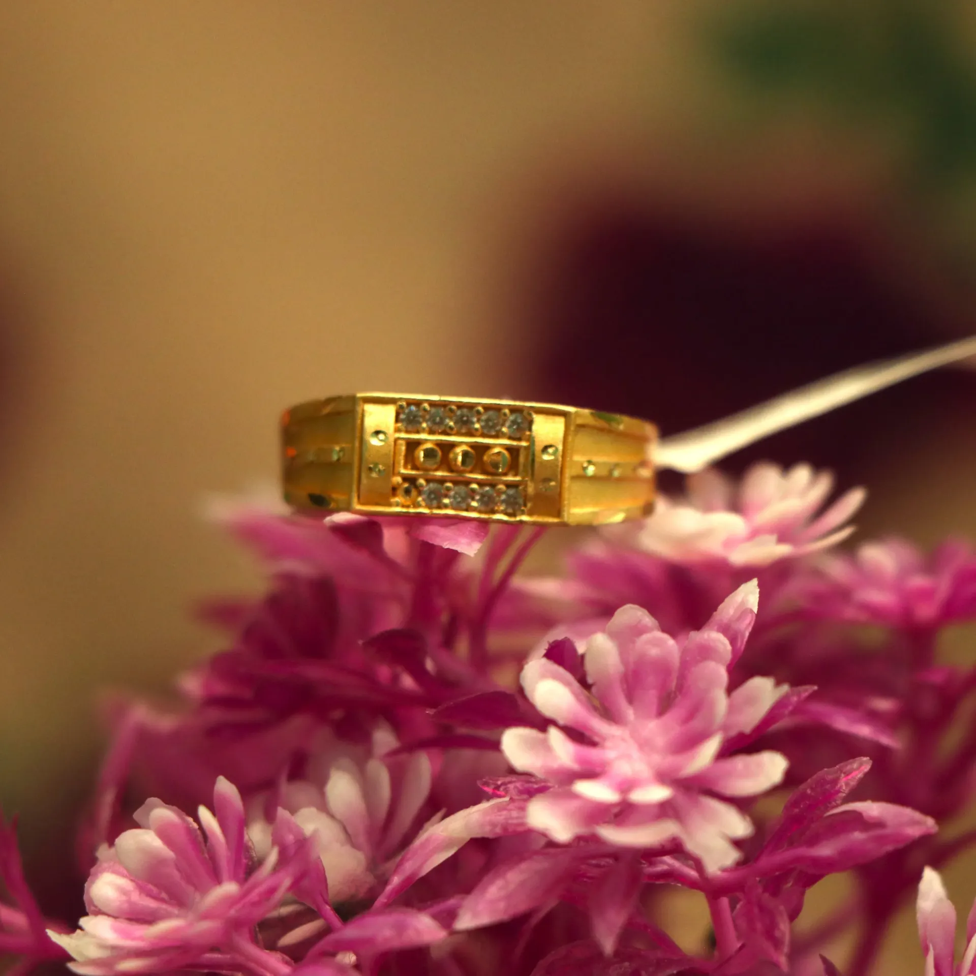 [RINGS-00340] LT Crimson Solitaire Geometric Finger Ring