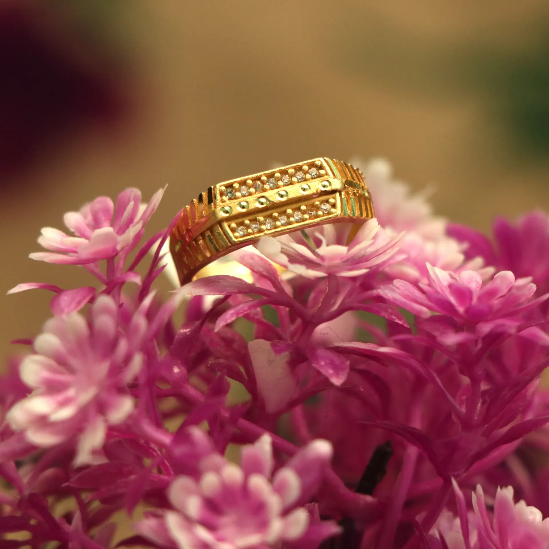 [RINGS-00341] LT Gilded Garnet Hexa-Touch Finger Ring