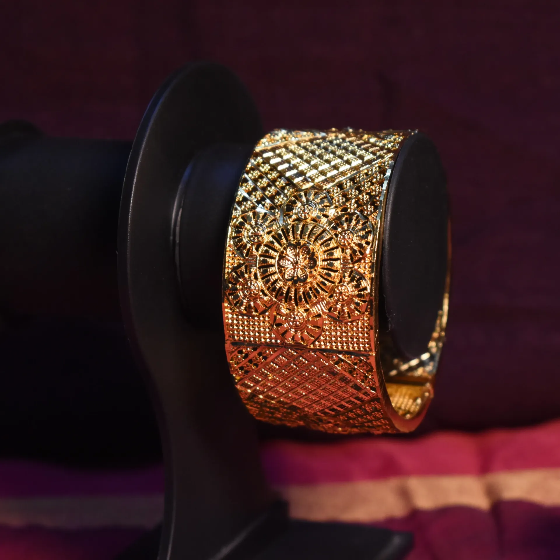 [BANGLES-00377] Shreehari Bridal Grandeur Intricate Chur (24)