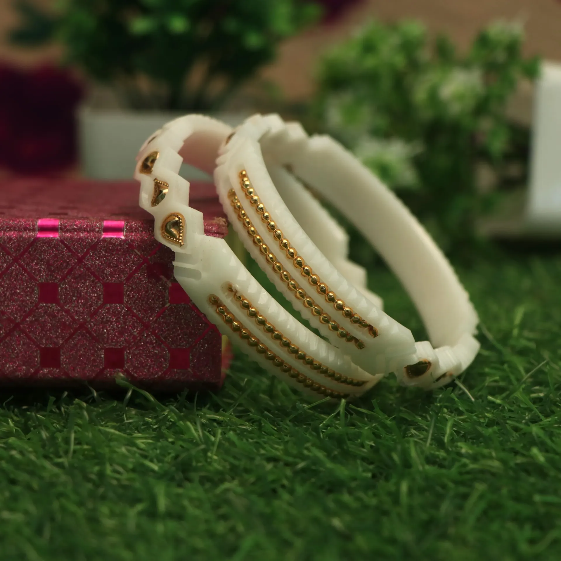 [BANGLES-00388] LT Dhwani Gold-Plated Shankha Churi (24)