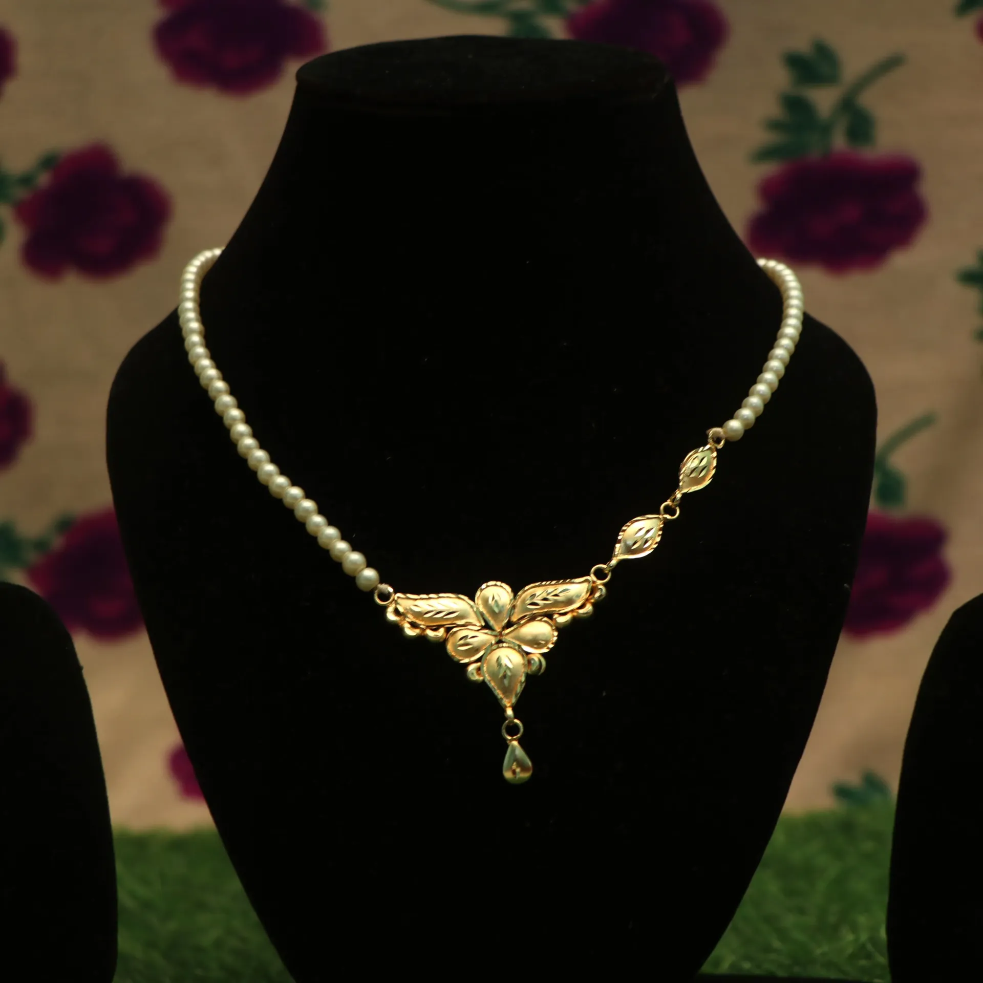 [NECKLACES-01112] LT Muktadhara Floral Gold-Plated Necklace