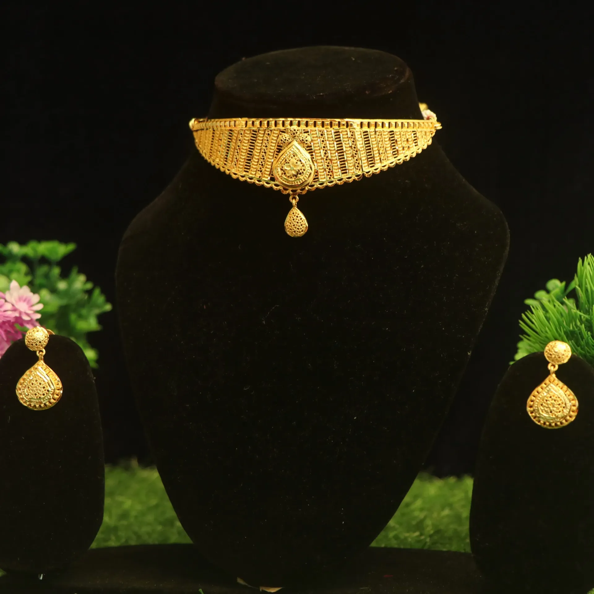 [NECKLACES-00400] Shreehari Modern Traditional Gold-Finish Choker with Intricate Vertical Crafting