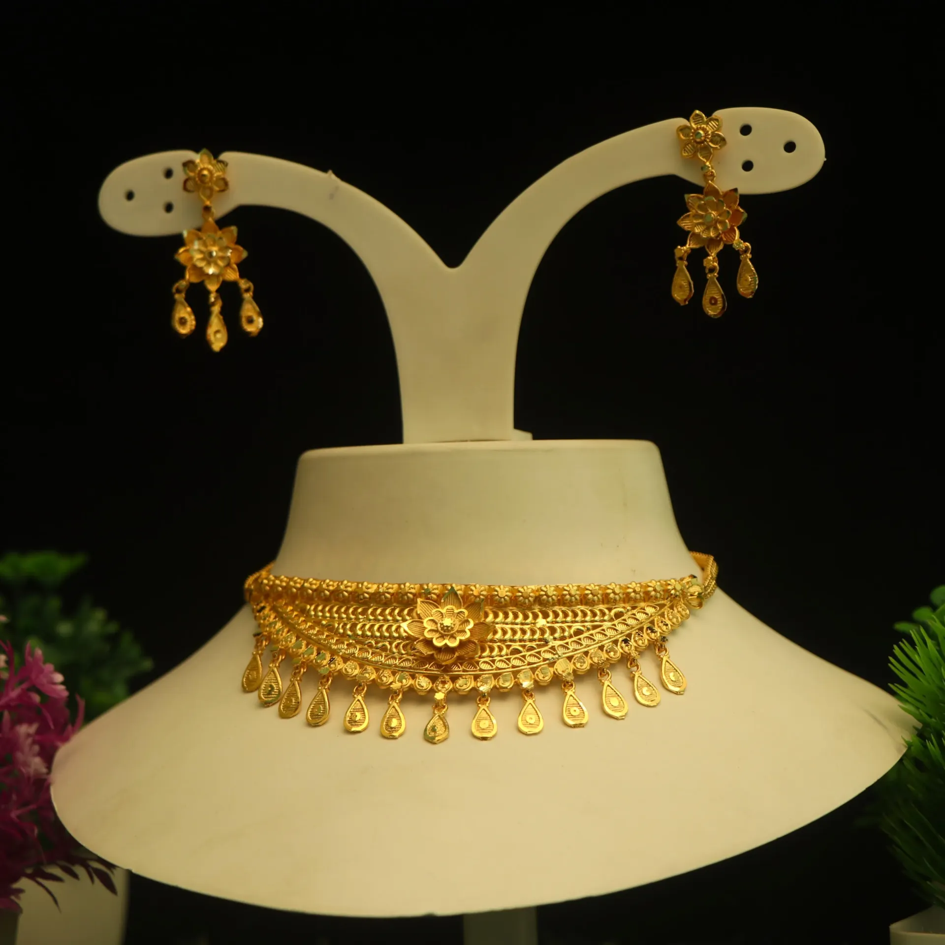 [NECKLACES-01107] Shreehari Vasant Gold-Plated Choker with Leaf-Pattern Filigree and Droplets
