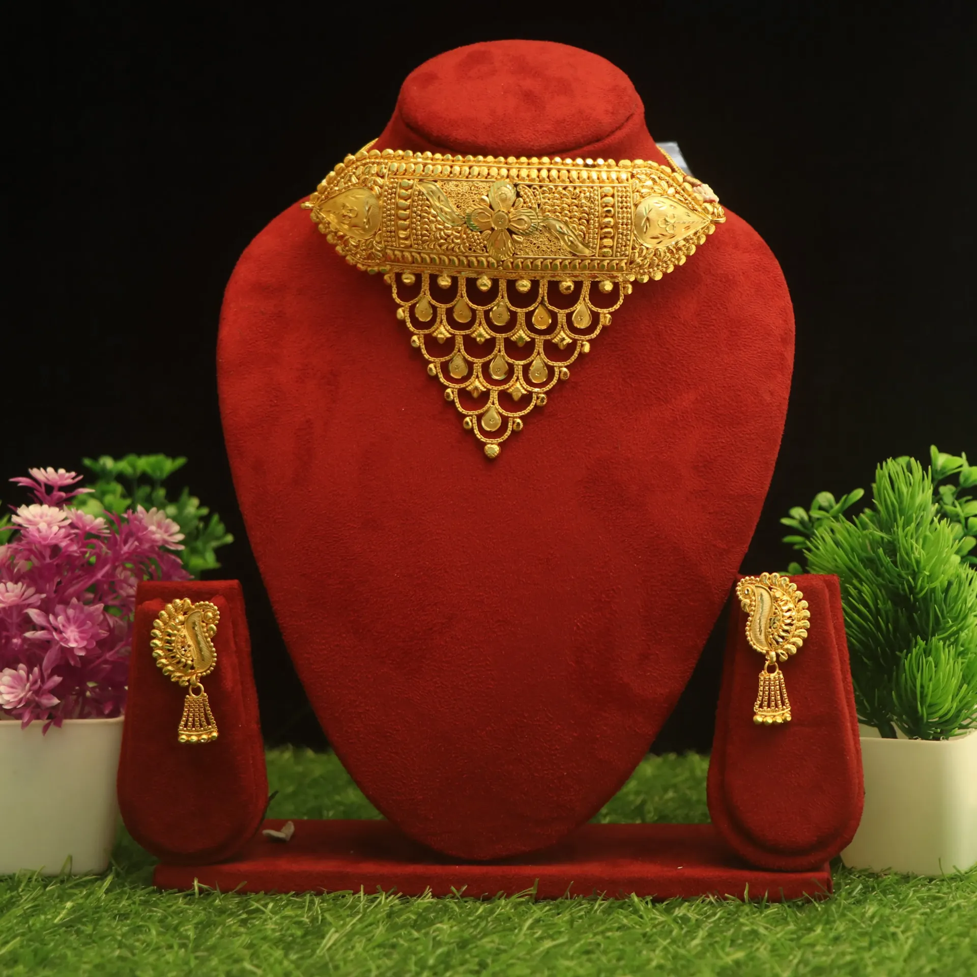 [NECKLACES-00406] Shreehari Maitreyi Traditional Gold-Finish Crown  Choker and Earring Set