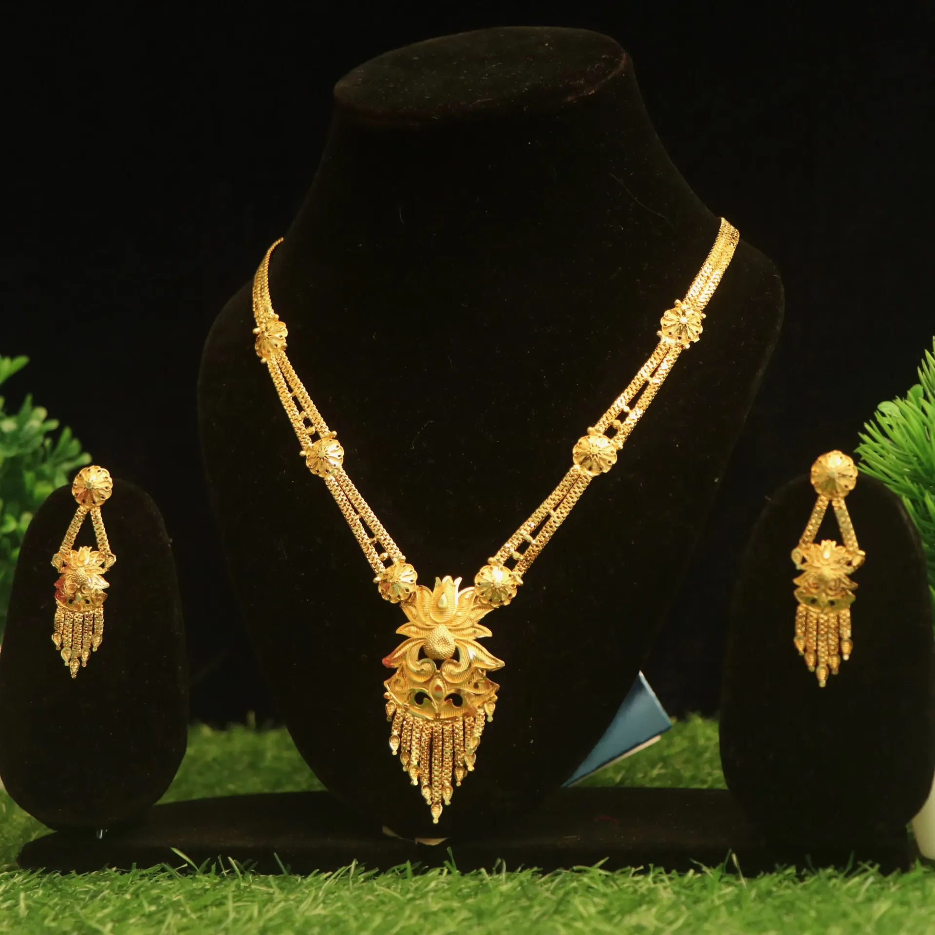 [NECKLACES-00415] Shreehari Padma-Kari Traditional Filigree Work Long Haar