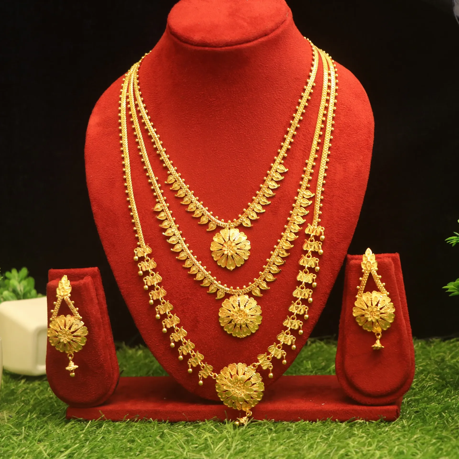 [NECKLACES-00417] Shreehari Amara Radiant Sunflower 3-Step Necklace Set