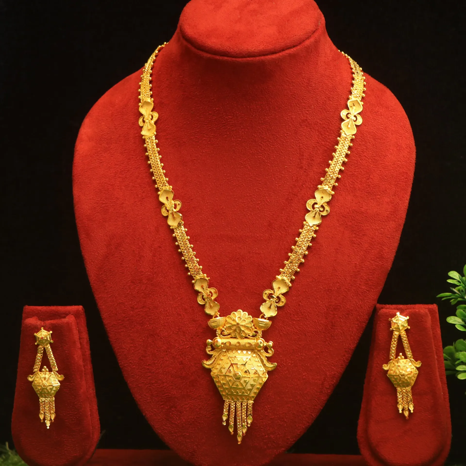 [NECKLACES-00422] Shreehari Hexa-Glow - Geometric Pendant Long Rani Haar