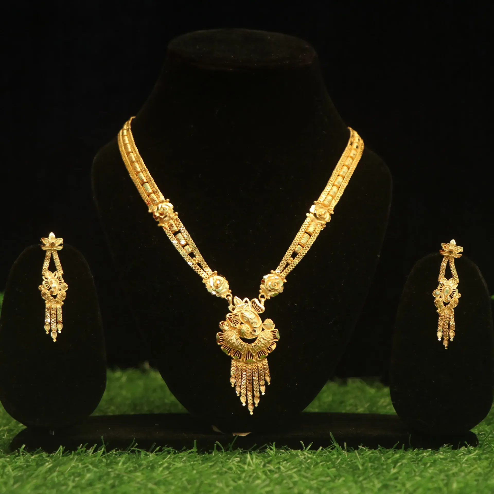 Shreehari Shringar Traditional Gold Forming Long Necklace Set