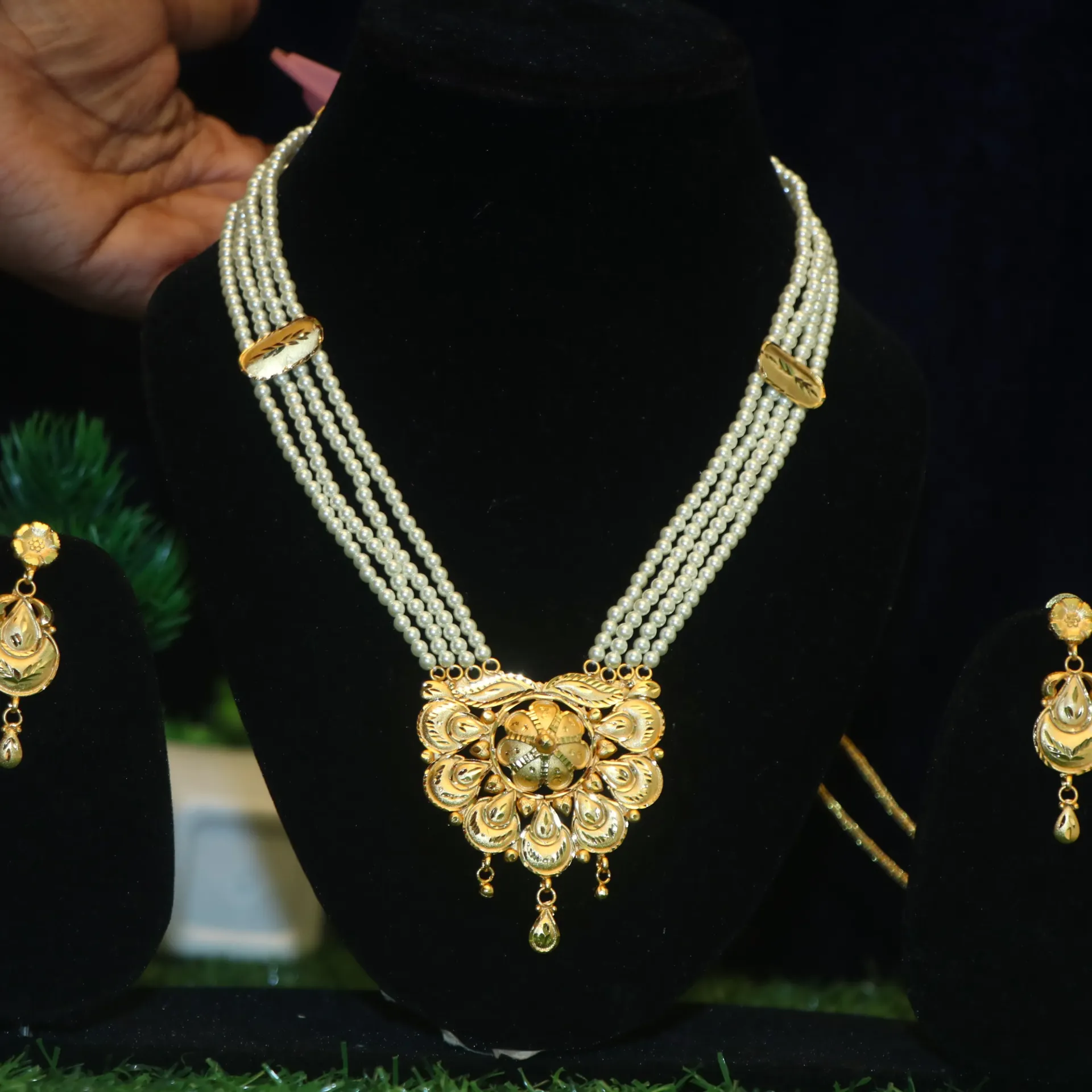 [NECKLACES-01119] Shreehari Sabeki Jhalor-Style 4-Strand Pearl Necklace Set