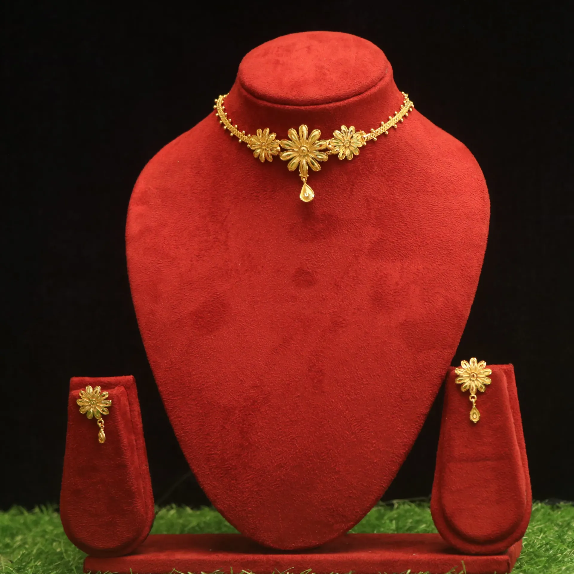 [NECKLACES-00443] Shreehari Banalata Three-Flower Gold-Plated Delicate Choker